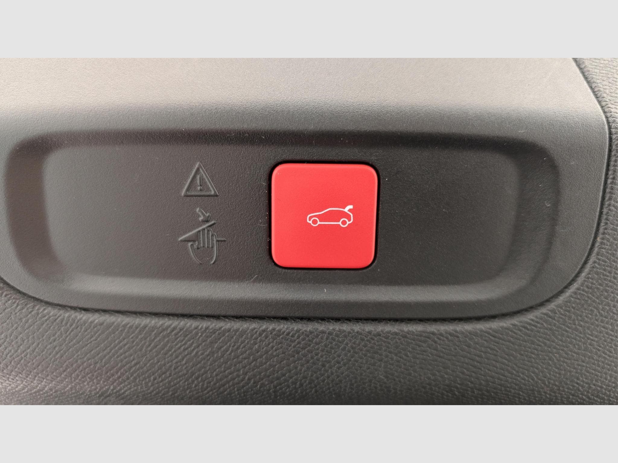 Peugeot 408 Hybrid 145 e-DCS6 GT (2025) - Photo 20