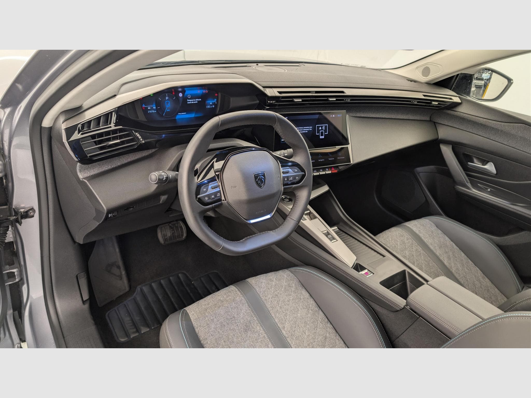 Peugeot 408 Hybrid 136 e-DCS6 Allure (2024) - Photo 15
