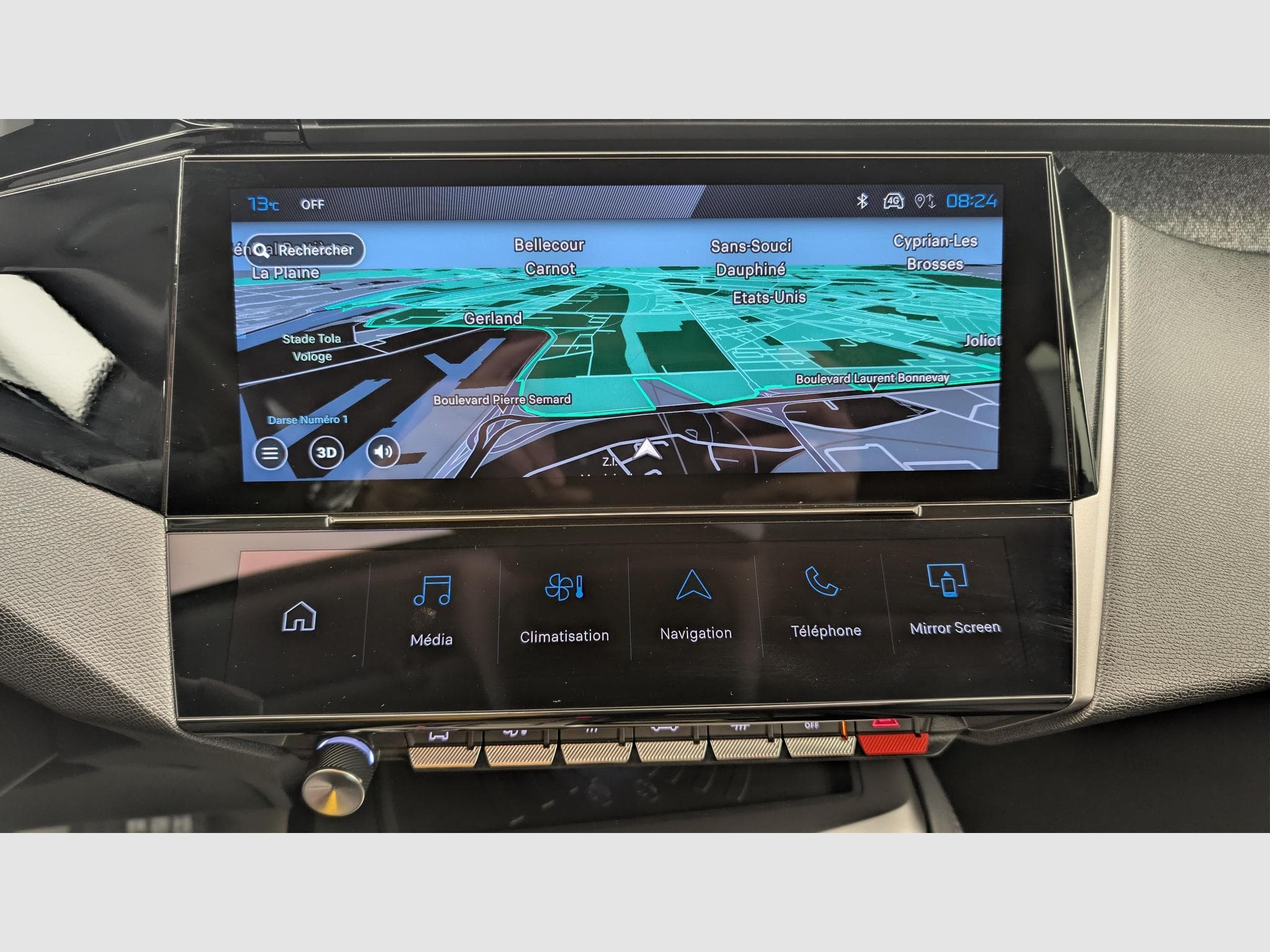 Peugeot 408 Hybrid 136 e-DCS6 Allure (2024) - Photo 17