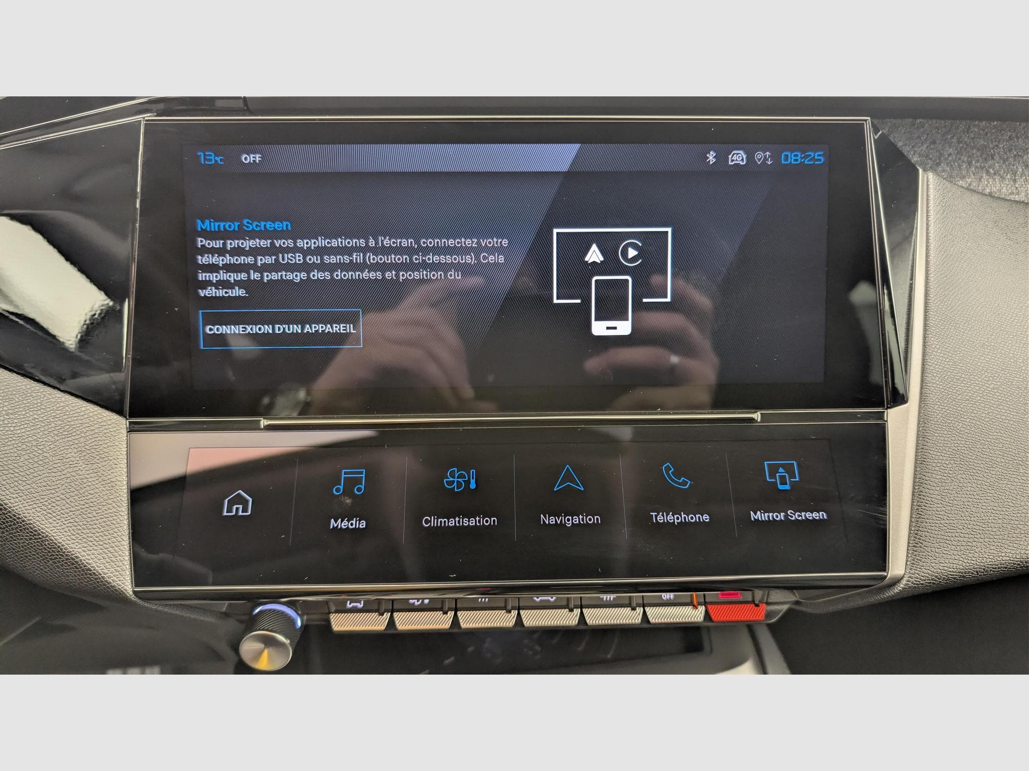 Peugeot 408 Hybrid 136 e-DCS6 Allure (2024) - Photo 18