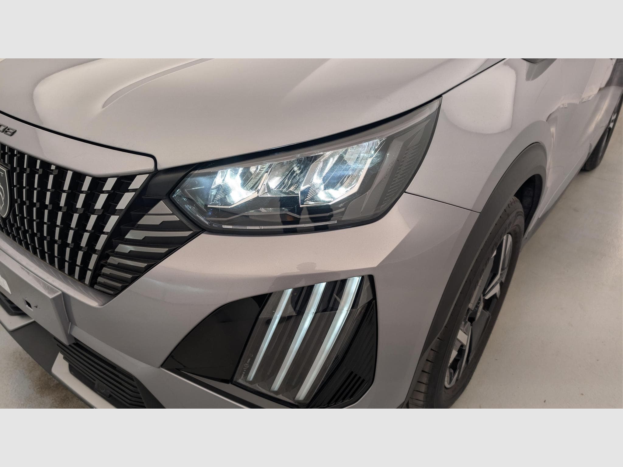 Peugeot 2008 100 S&S BVM6 Allure (2024) - Photo 19