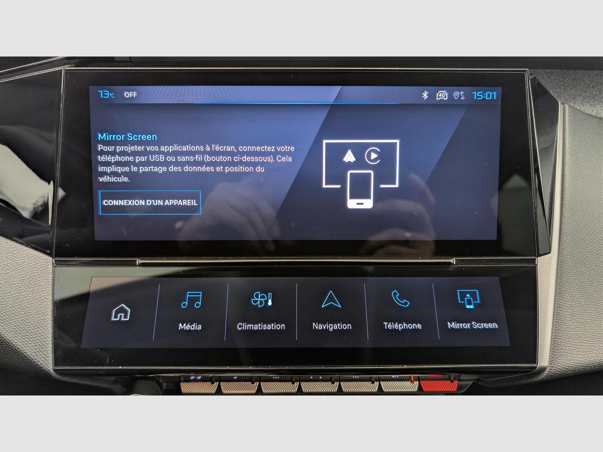 Peugeot 408 Hybrid 136 e-DCS6 Allure (2024) - Photo 19
