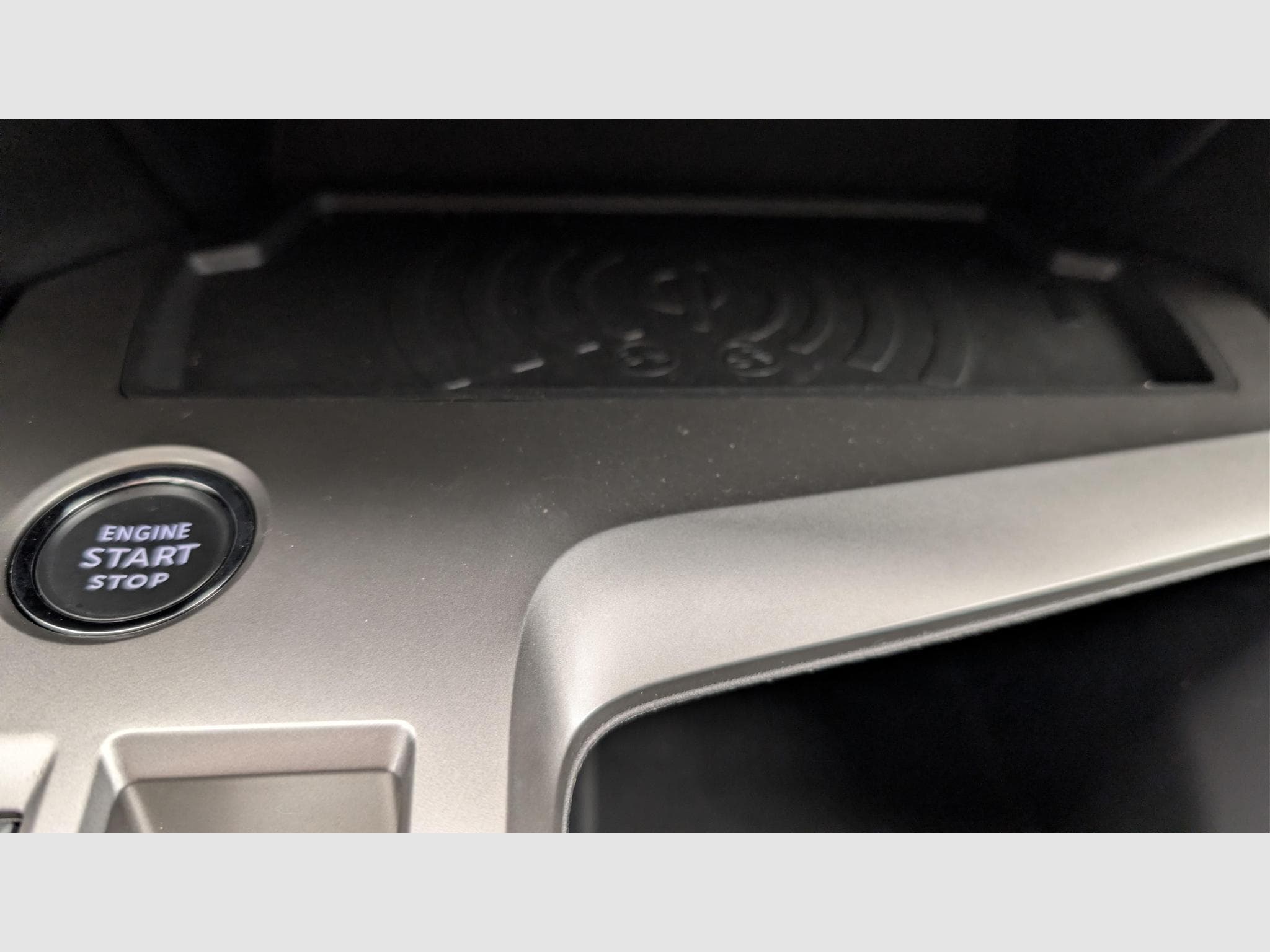 Peugeot 408 Hybrid 136 e-DCS6 Allure (2024) - Photo 20