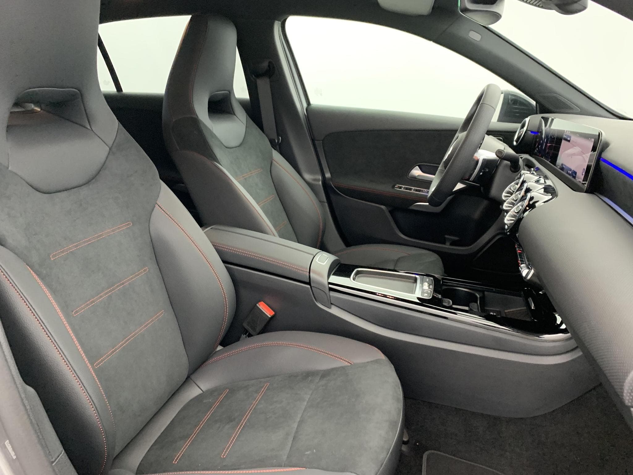 Mercedes CLASSE A 200 d 8G-DCT AMG Line (2025) - Photo 9