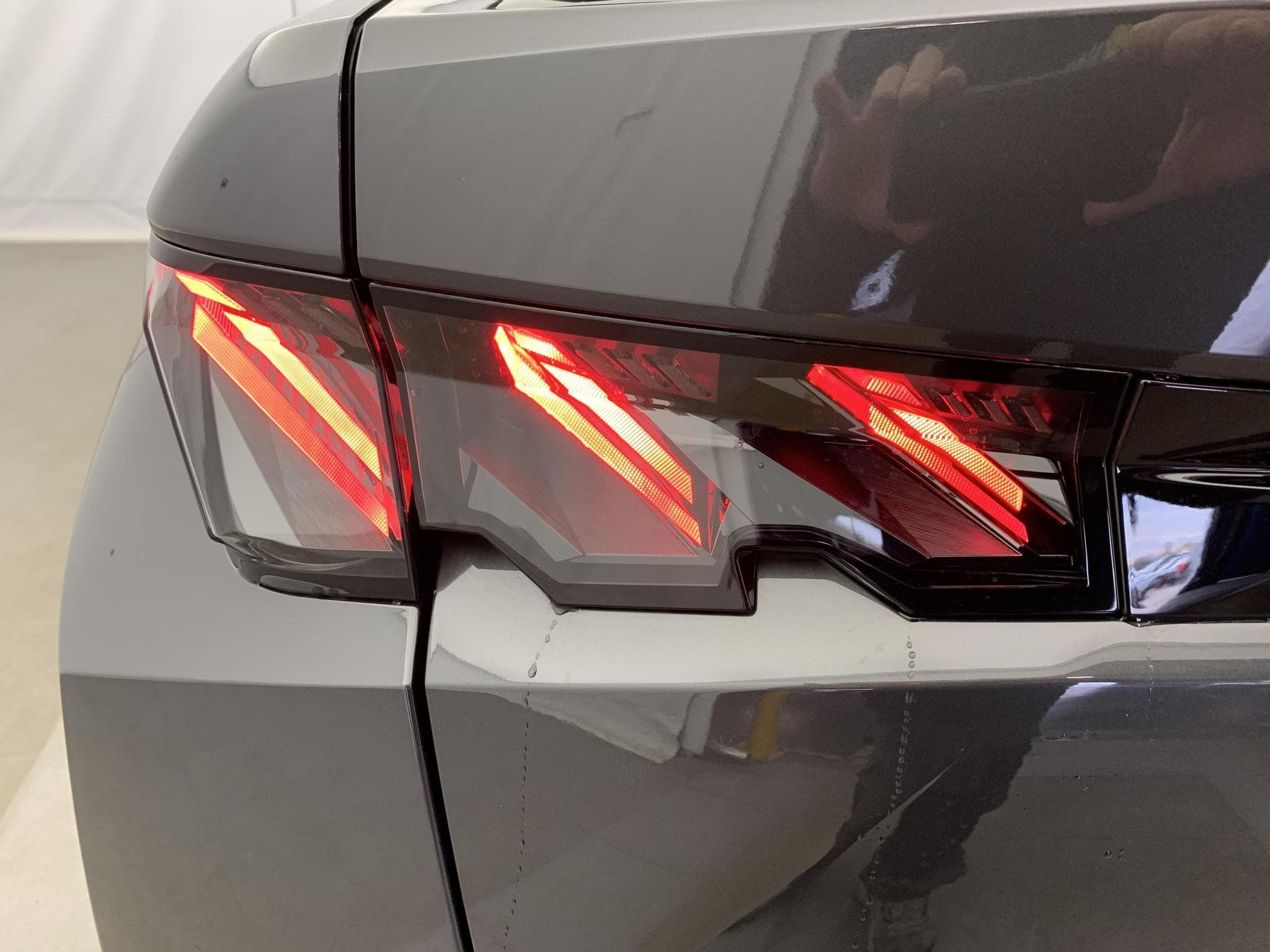 Peugeot 3008 Hybrid 145 e-DCS6 GT (2025) - Photo 13