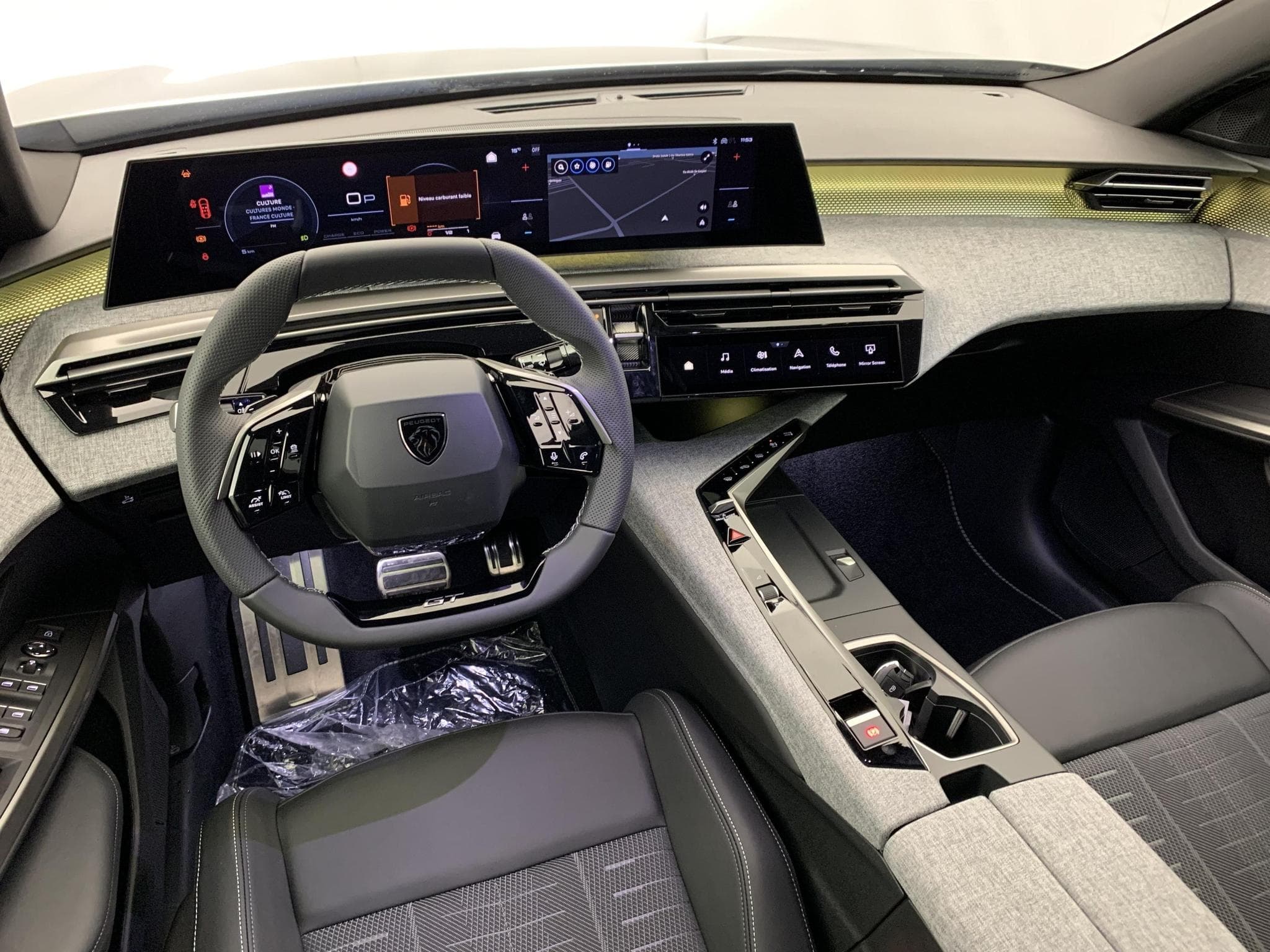 Peugeot 3008 Hybrid 145 e-DCS6 GT (2025) - Photo 14