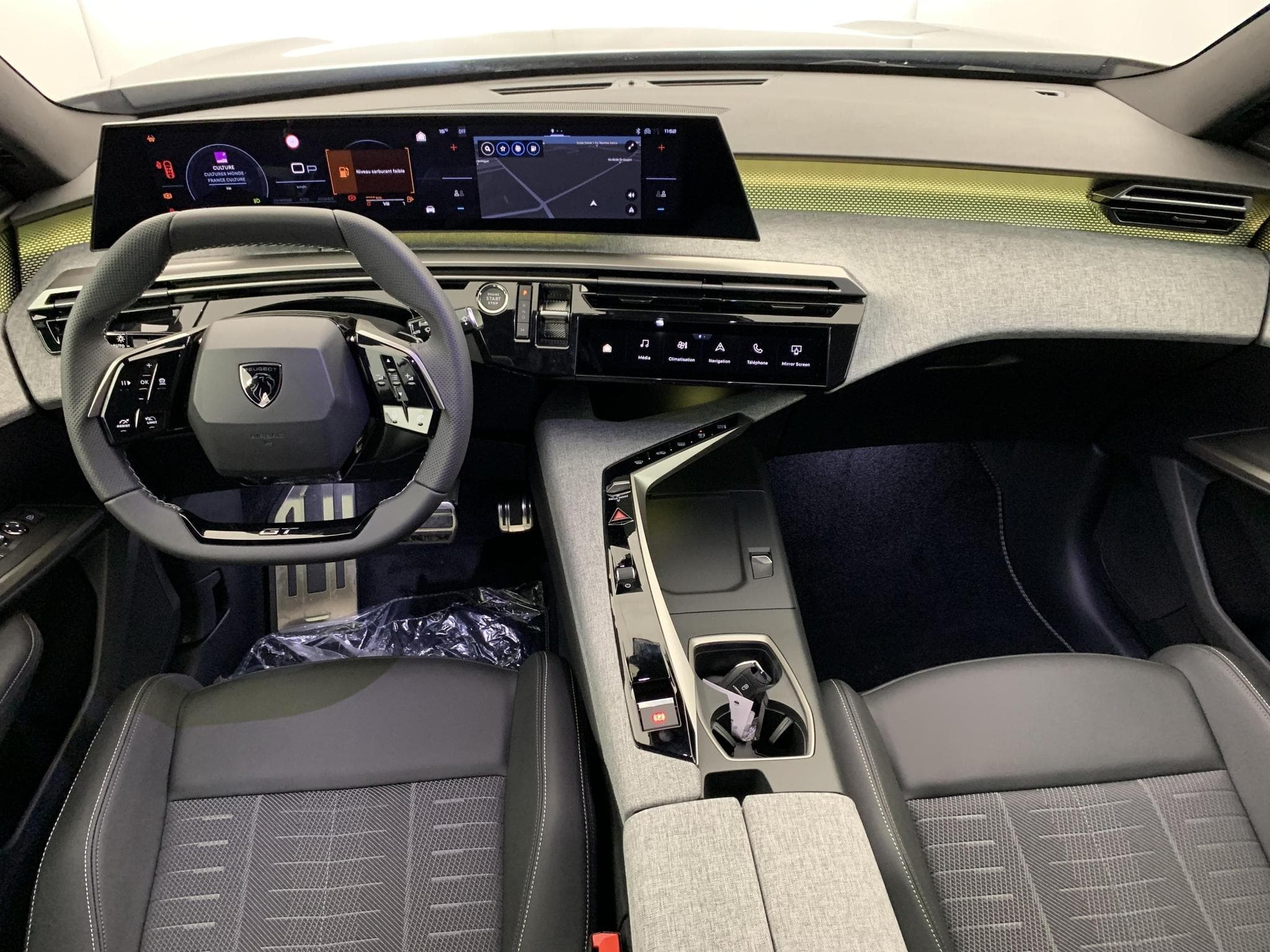 Peugeot 3008 Hybrid 145 e-DCS6 GT (2025) - Photo 15