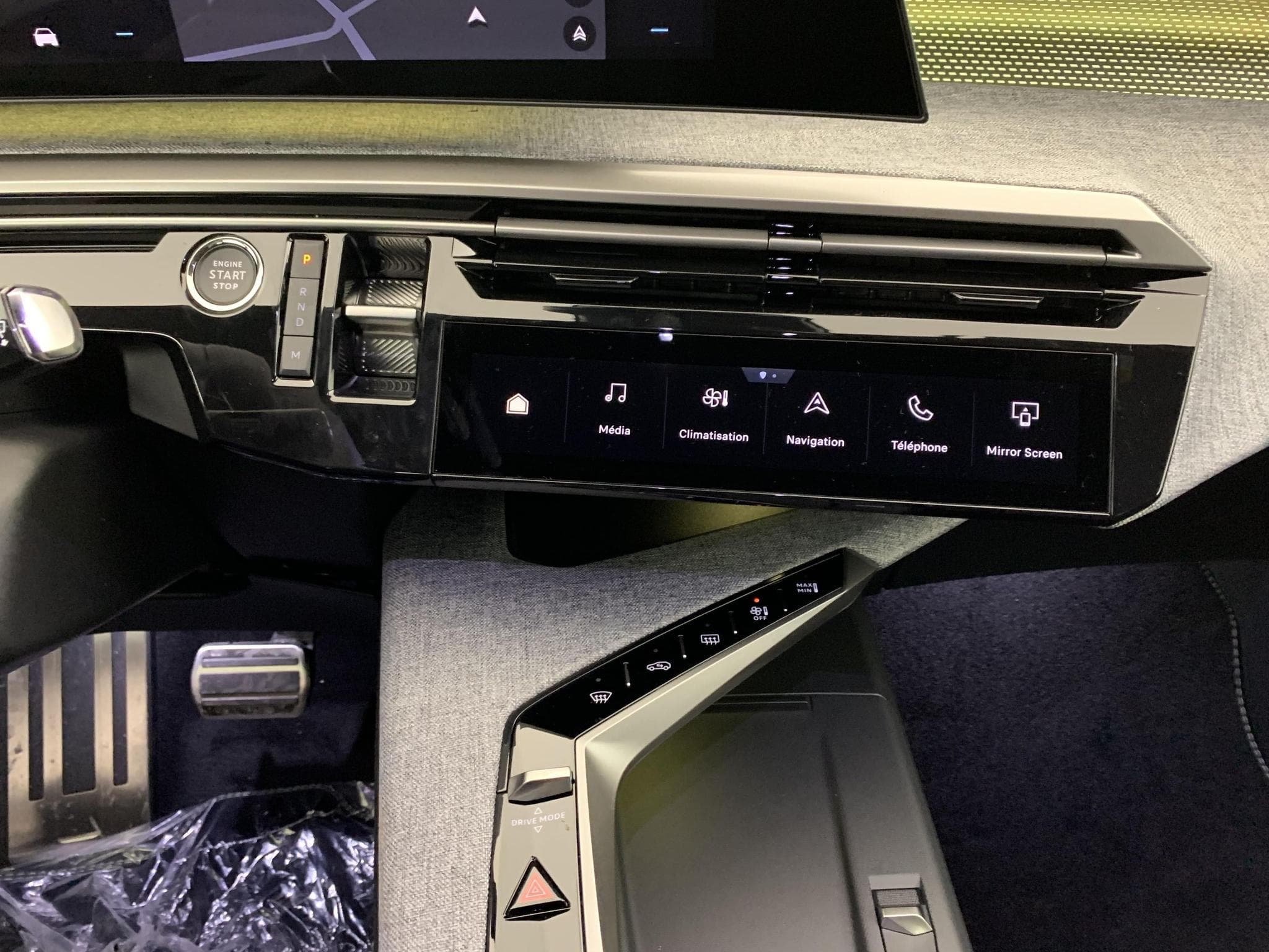 Peugeot 3008 Hybrid 145 e-DCS6 GT (2025) - Photo 18