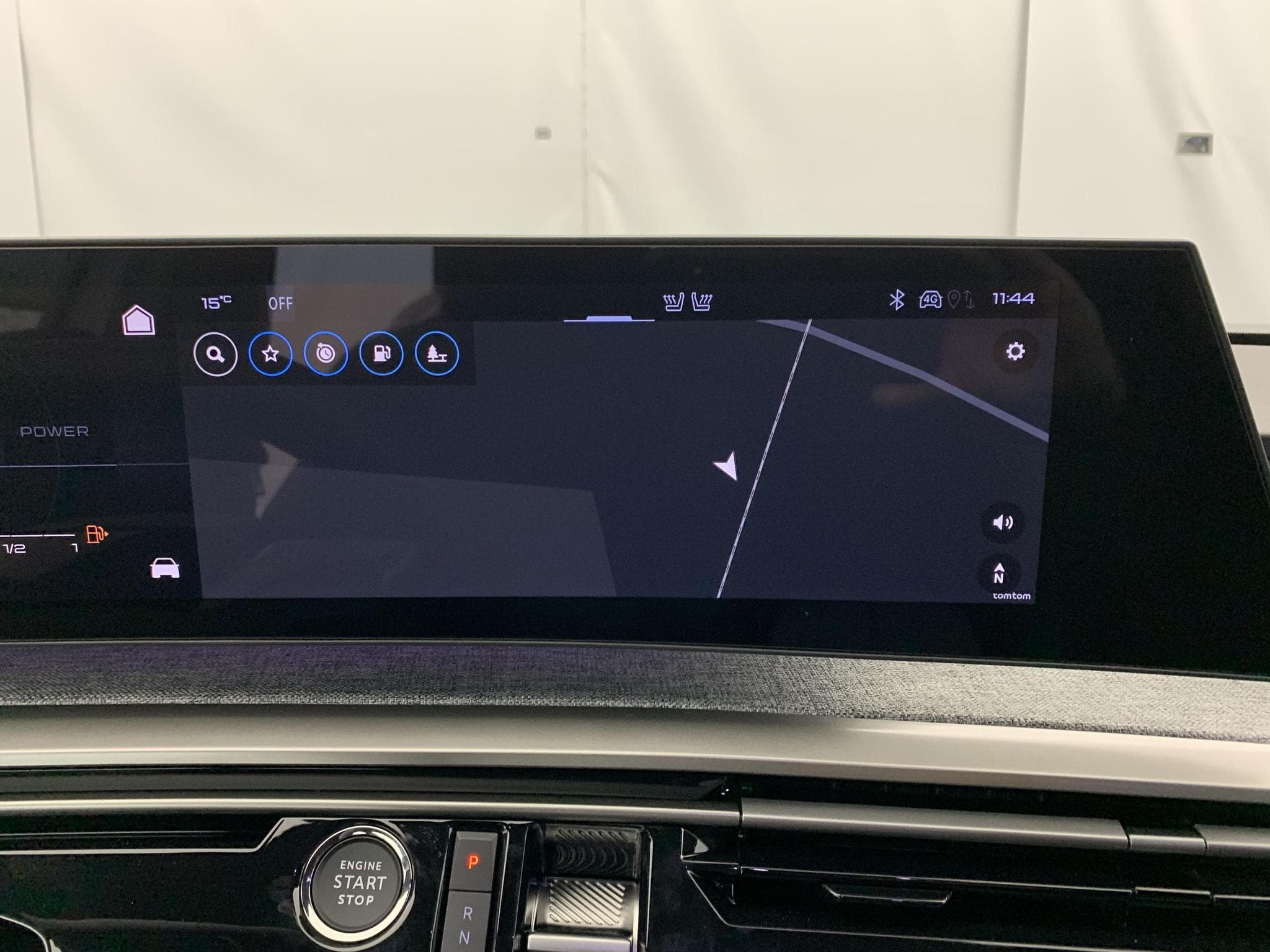 Peugeot 3008 Hybrid 145 e-DCS6 GT (2025) - Photo 20