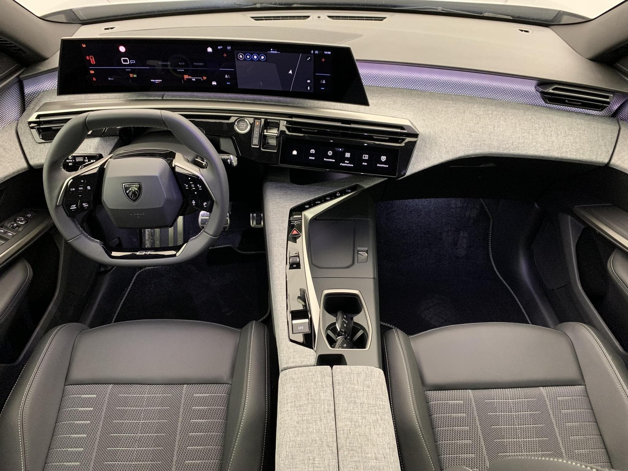 Peugeot 3008 Hybrid 145 e-DCS6 GT (2025) - Photo 12