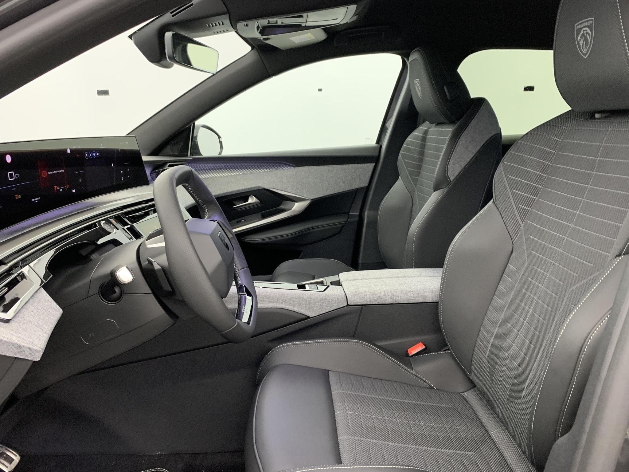 Peugeot 3008 Hybrid 145 e-DCS6 GT (2025) - Photo 16