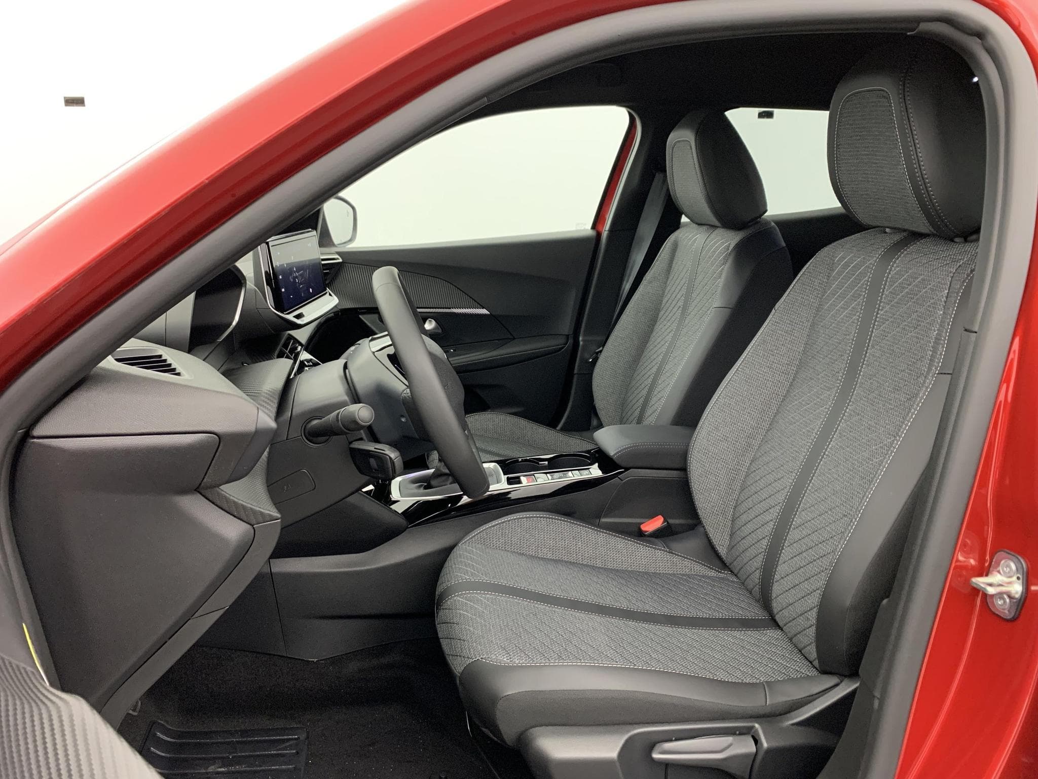 Peugeot 2008 100 S&S BVM6 Allure (2025) - Photo 16