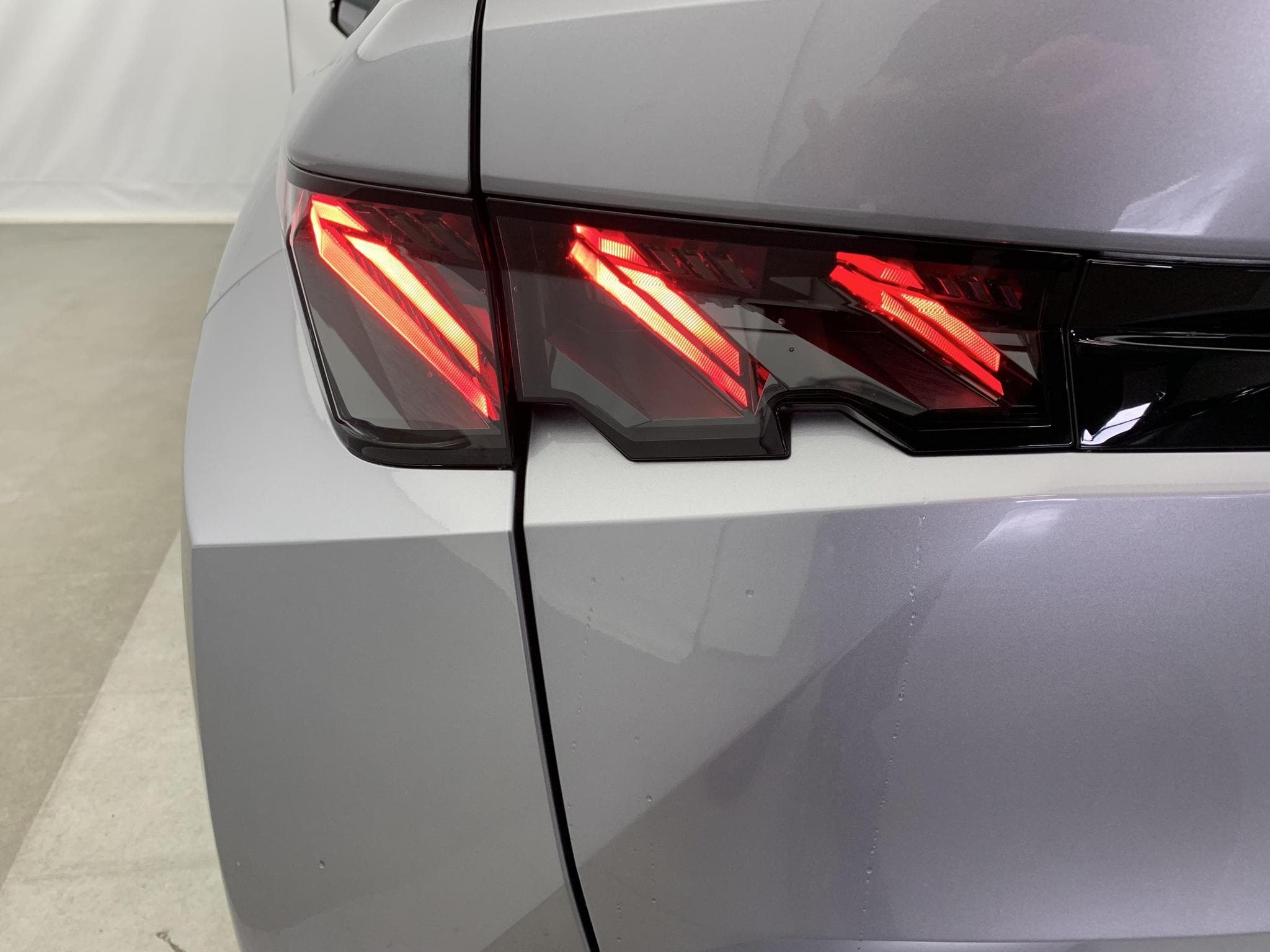 Peugeot 3008 Hybrid 145 e-DCS6 GT (2025) - Photo 10
