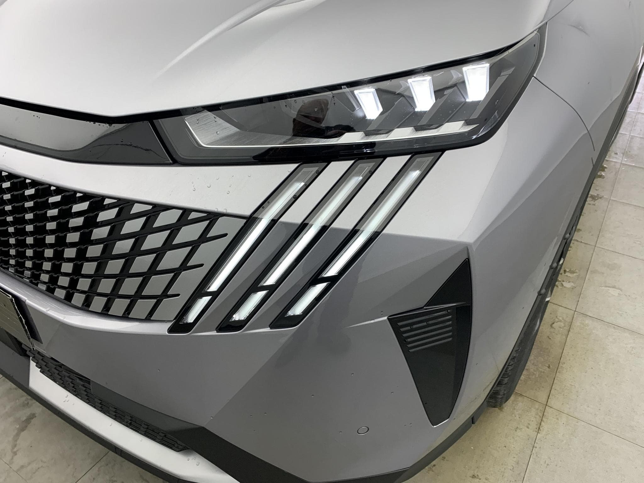 Peugeot 3008 Hybrid 145 e-DCS6 GT (2025) - Photo 12