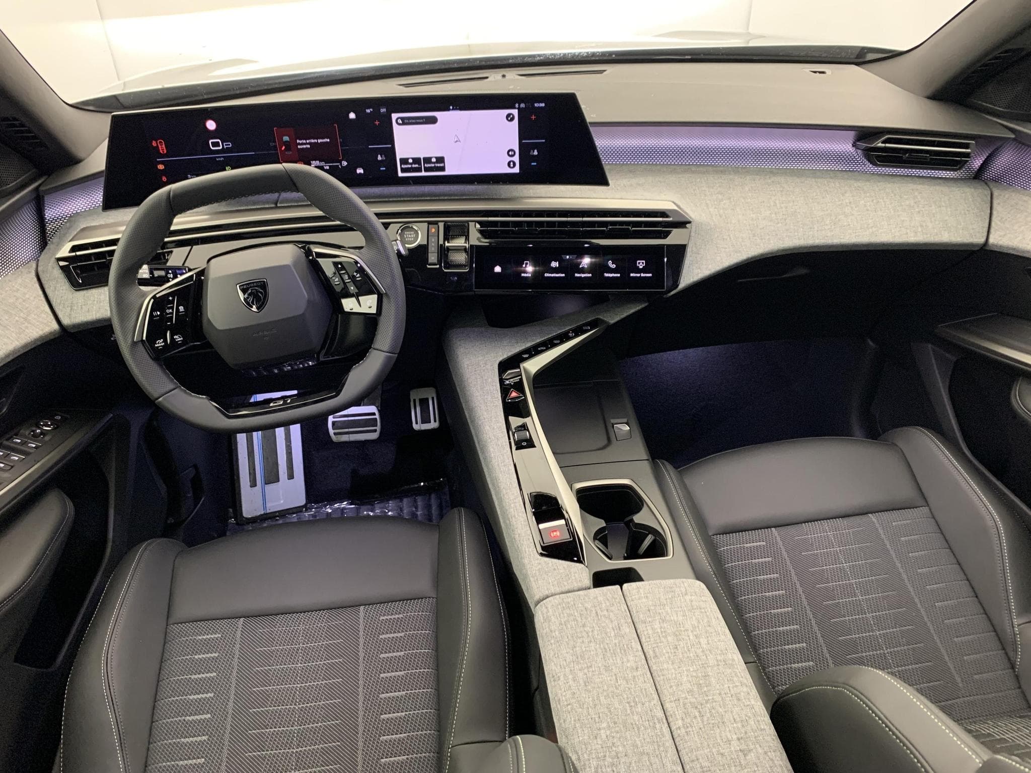 Peugeot 3008 Hybrid 145 e-DCS6 GT (2025) - Photo 16