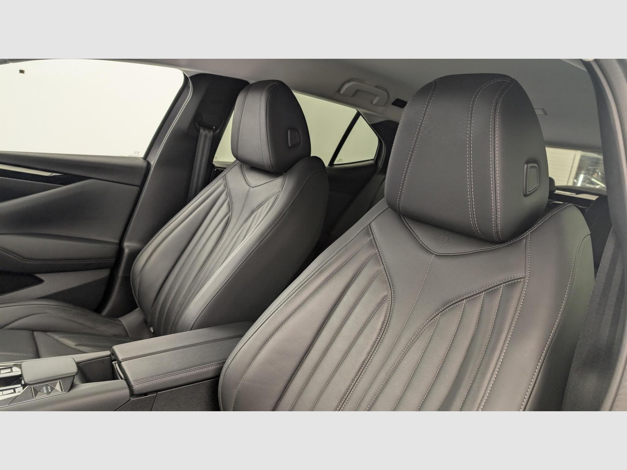 DS Automobiles DS4 PureTech 130 EAT8 Rivoli (2024) - Photo 16