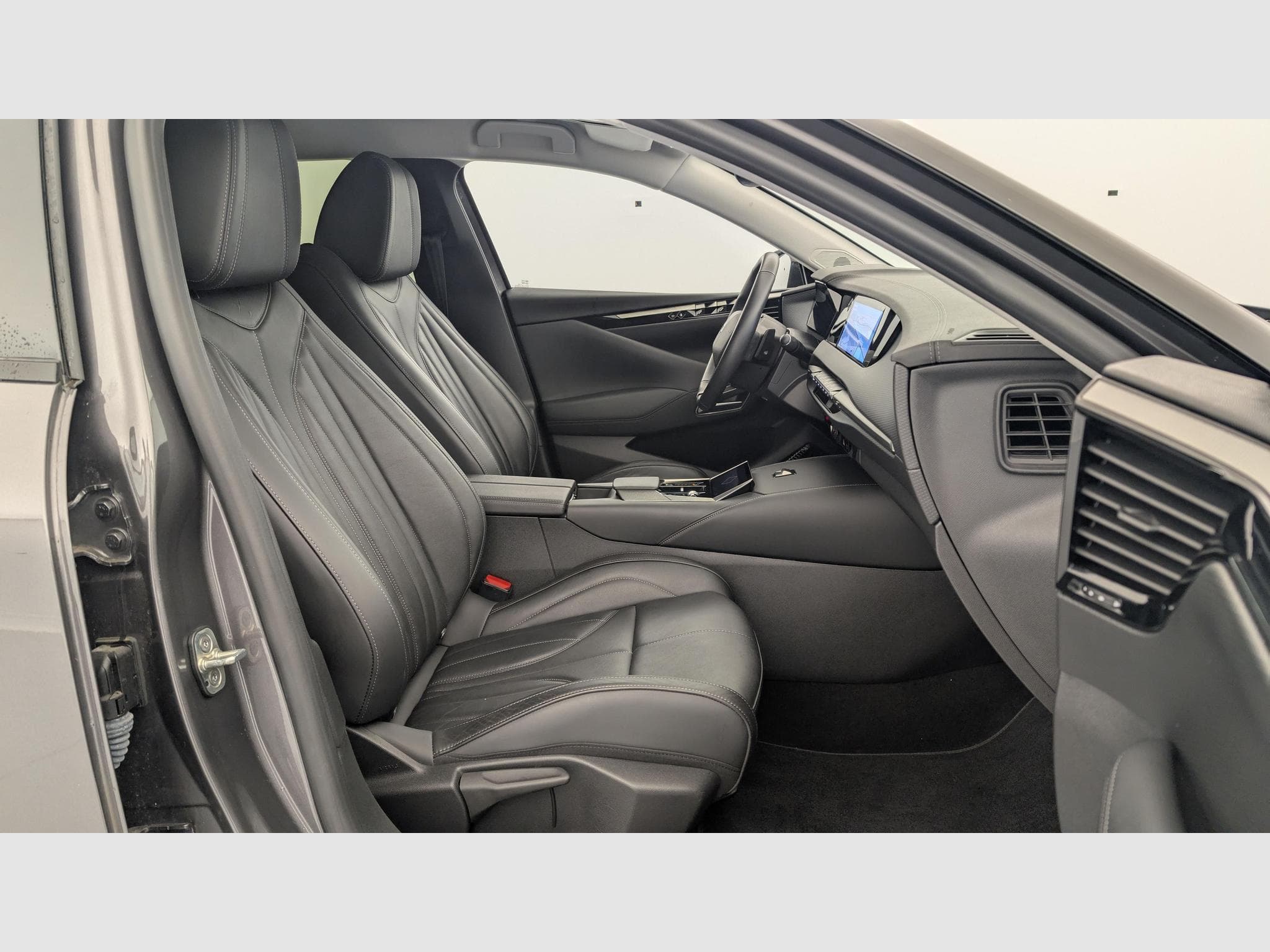 DS Automobiles DS4 PureTech 130 EAT8 Rivoli (2024) - Photo 9