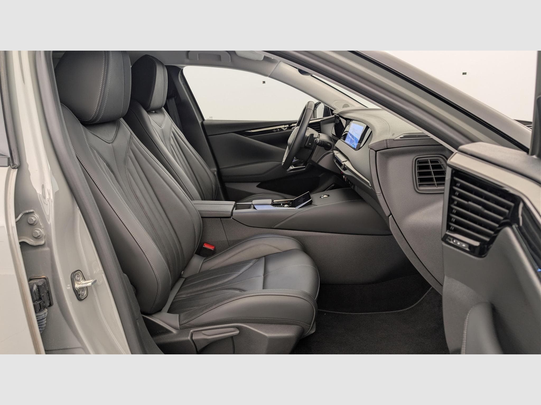 DS Automobiles DS4 PureTech 130 EAT8 Rivoli (2024) - Photo 9