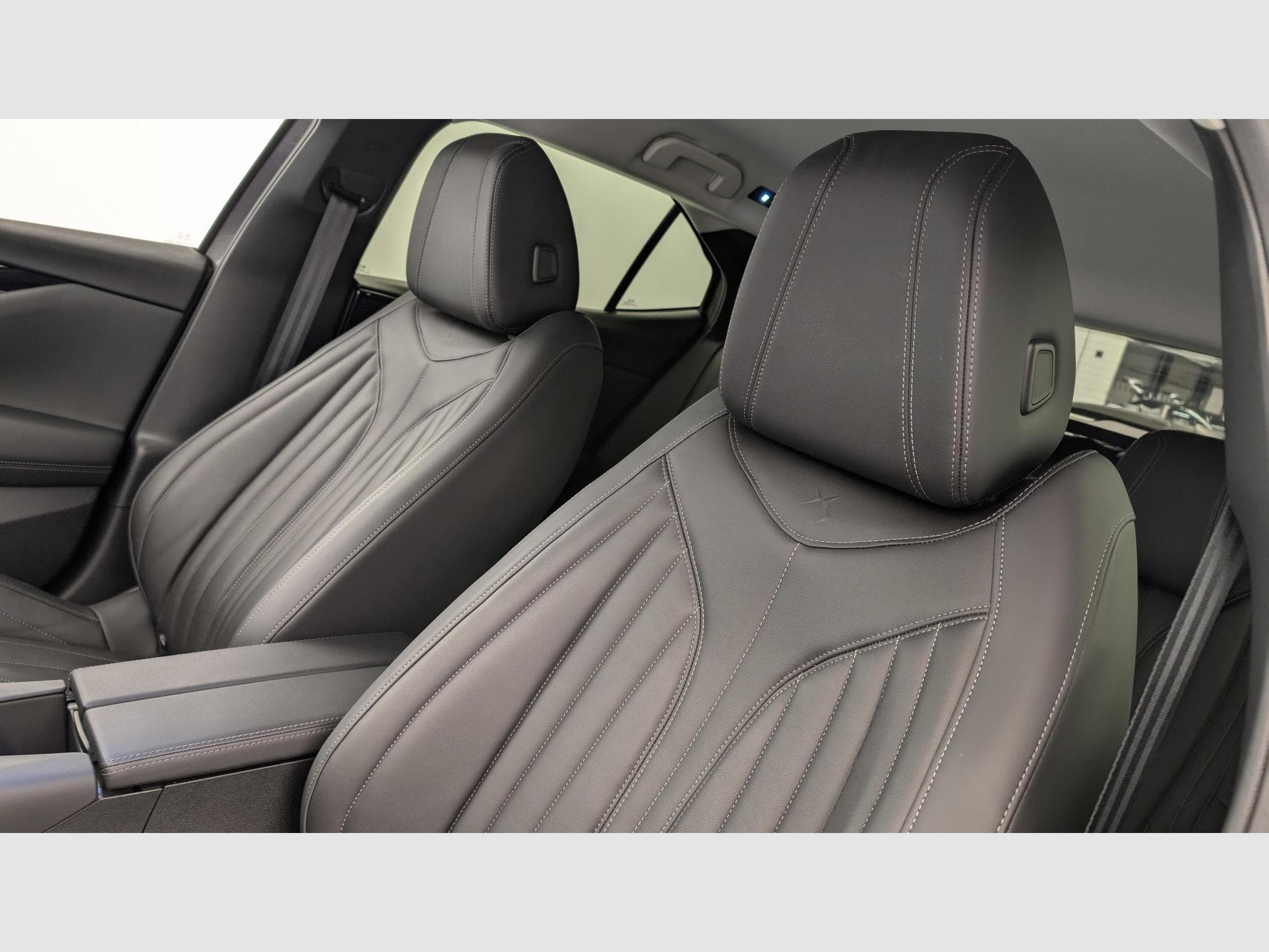 DS Automobiles DS4 PureTech 130 EAT8 Rivoli (2022) - Photo 16