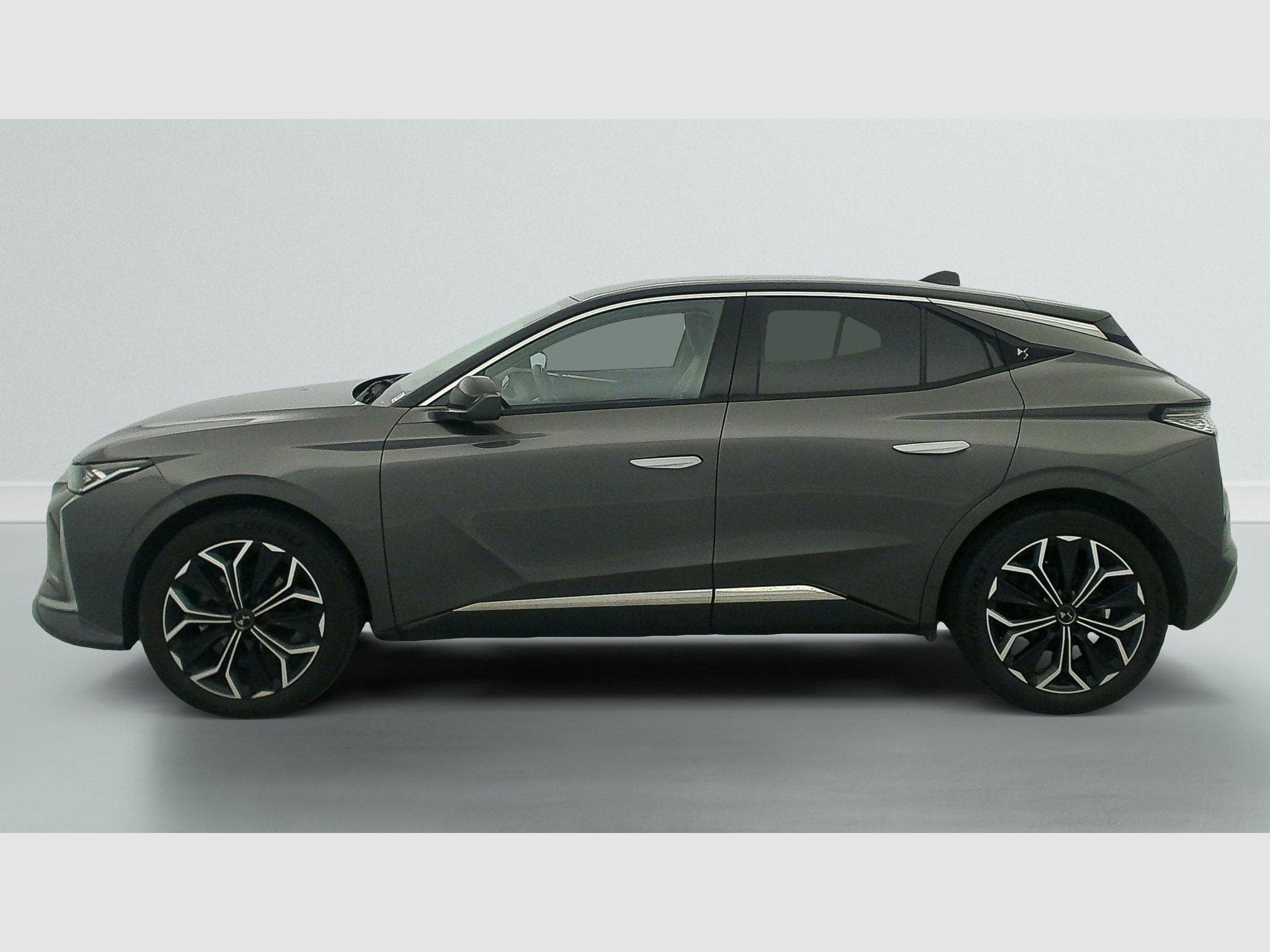 DS Automobiles DS4 PureTech 130 EAT8 Rivoli (2022) - Photo 4