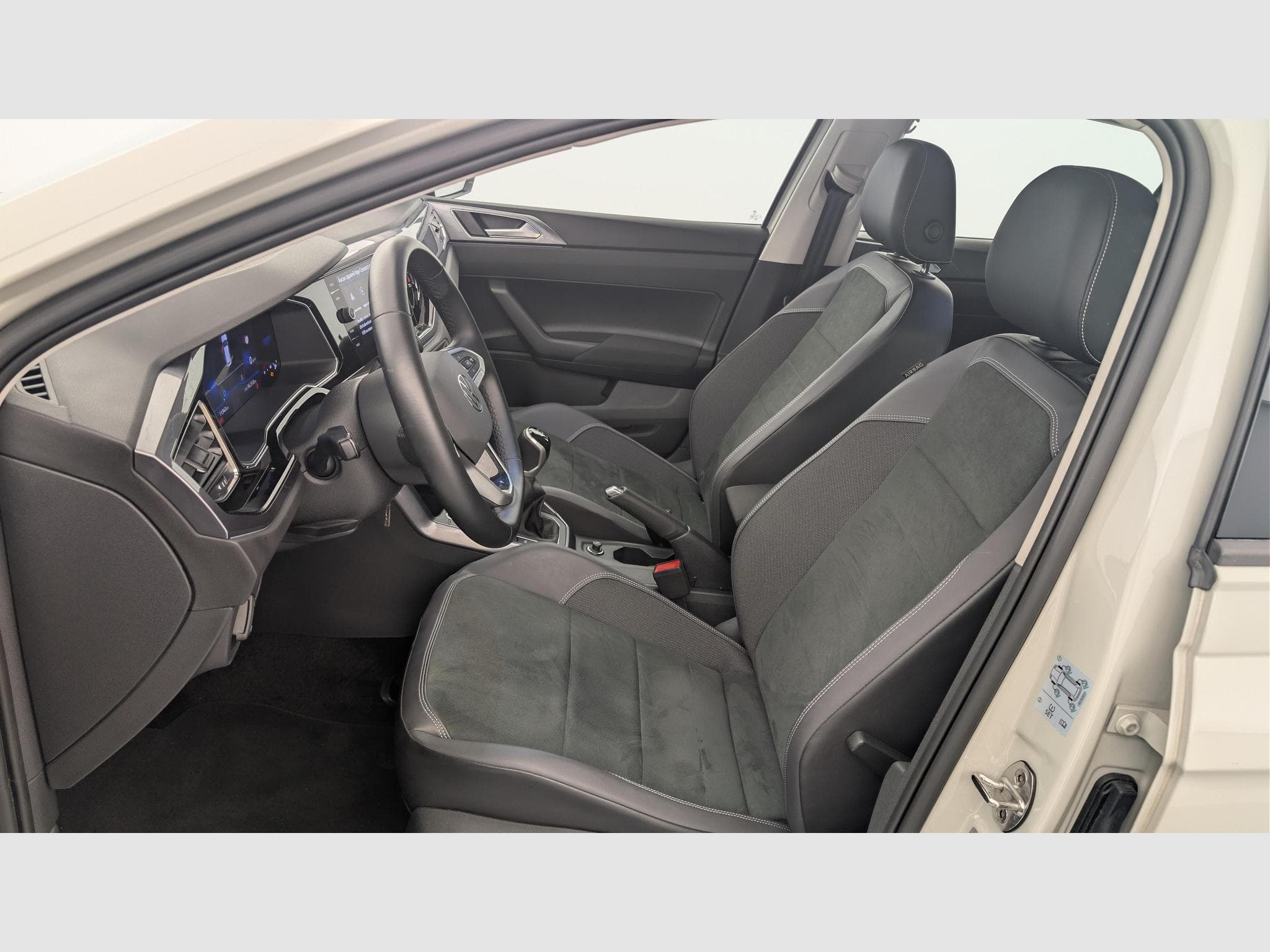 VW POLO 1.0 TSI 95 S&S BVM5 Style (2024) - Photo 16