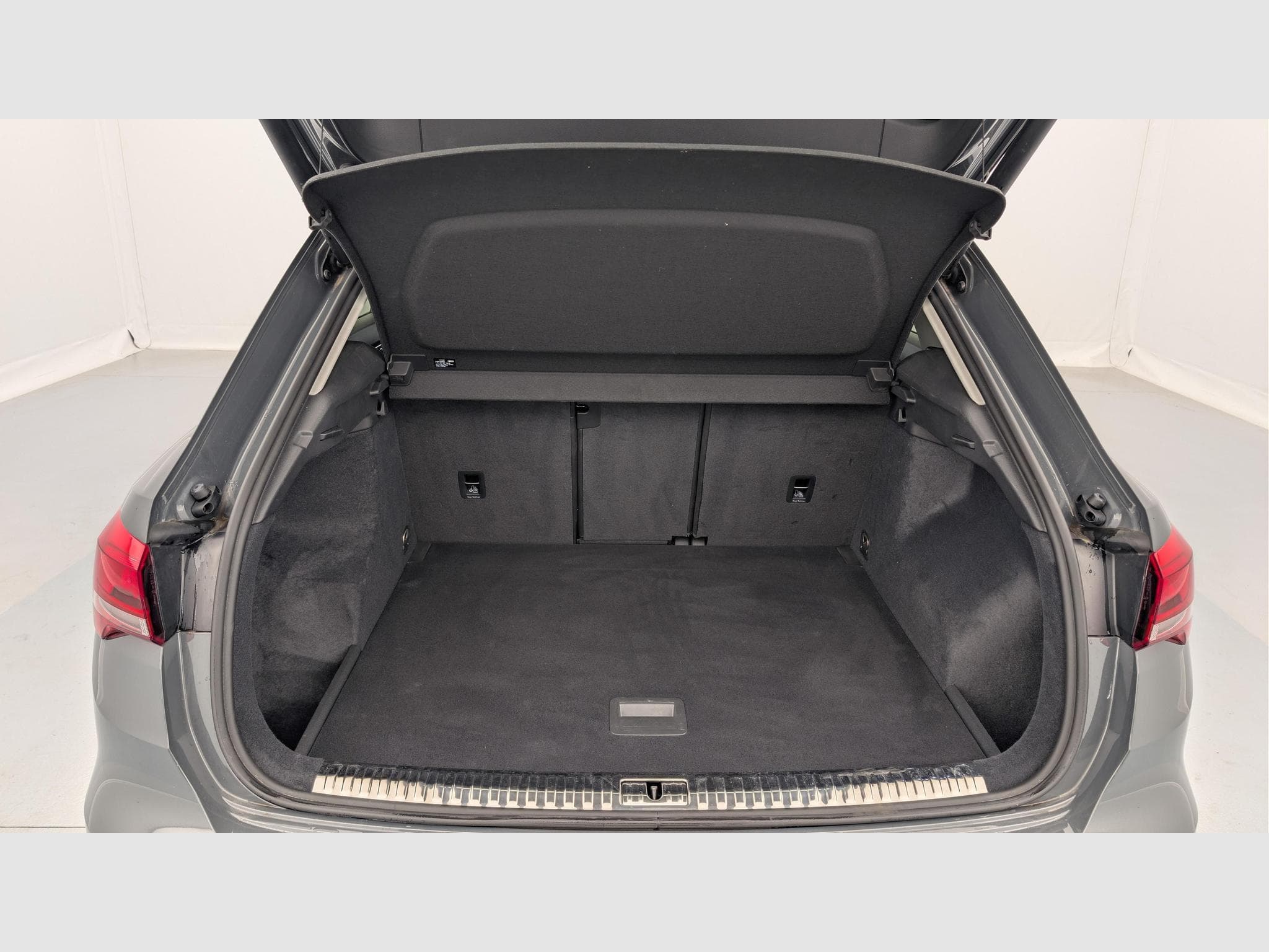 Audi Q3 35 TDI 150 ch S tronic 7 Design (2023) - Photo 11