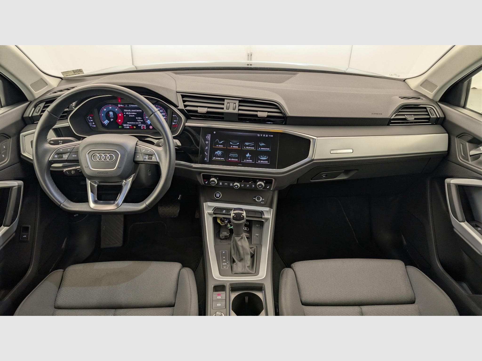 Audi Q3 35 TDI 150 ch S tronic 7 Design (2023) - Photo 13