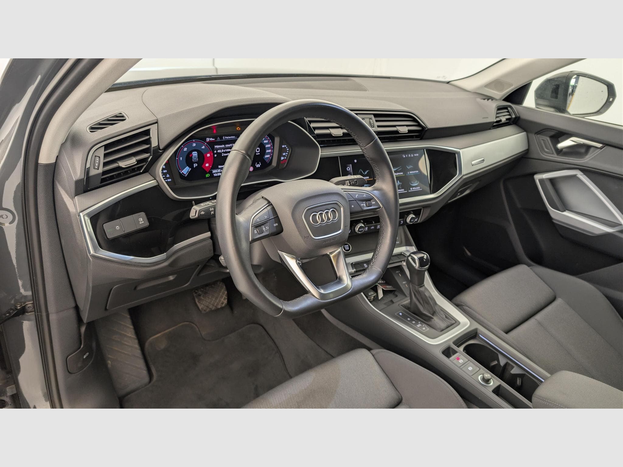 Audi Q3 35 TDI 150 ch S tronic 7 Design (2023) - Photo 15