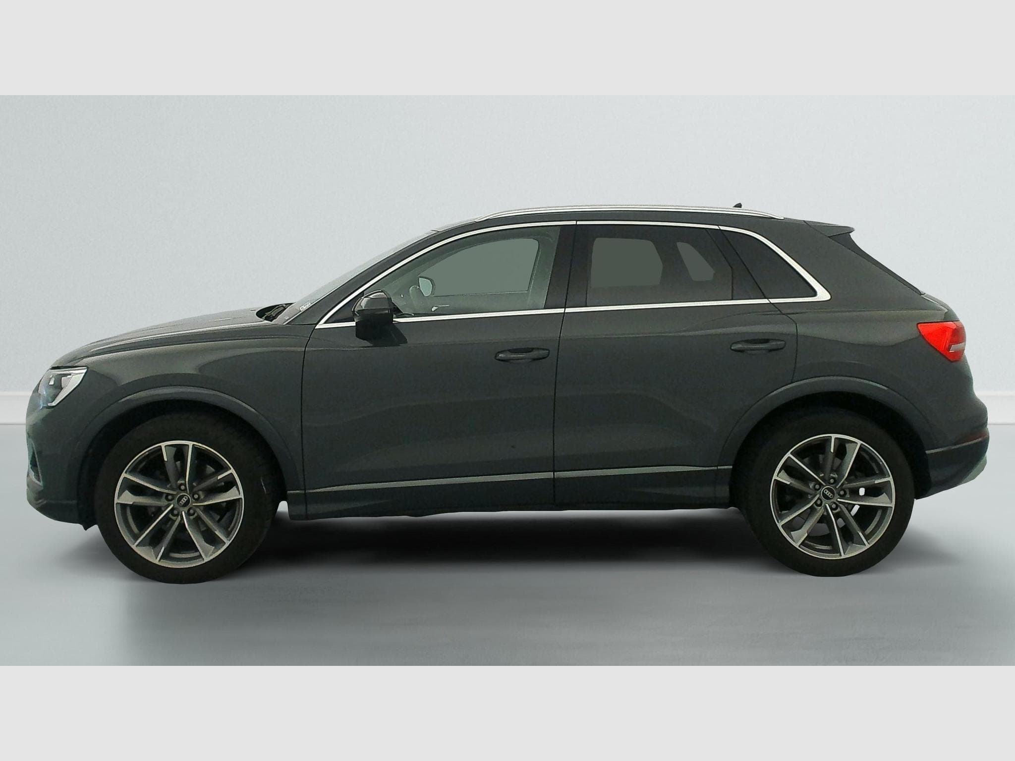 Audi Q3 35 TDI 150 ch S tronic 7 Design (2023) - Photo 4