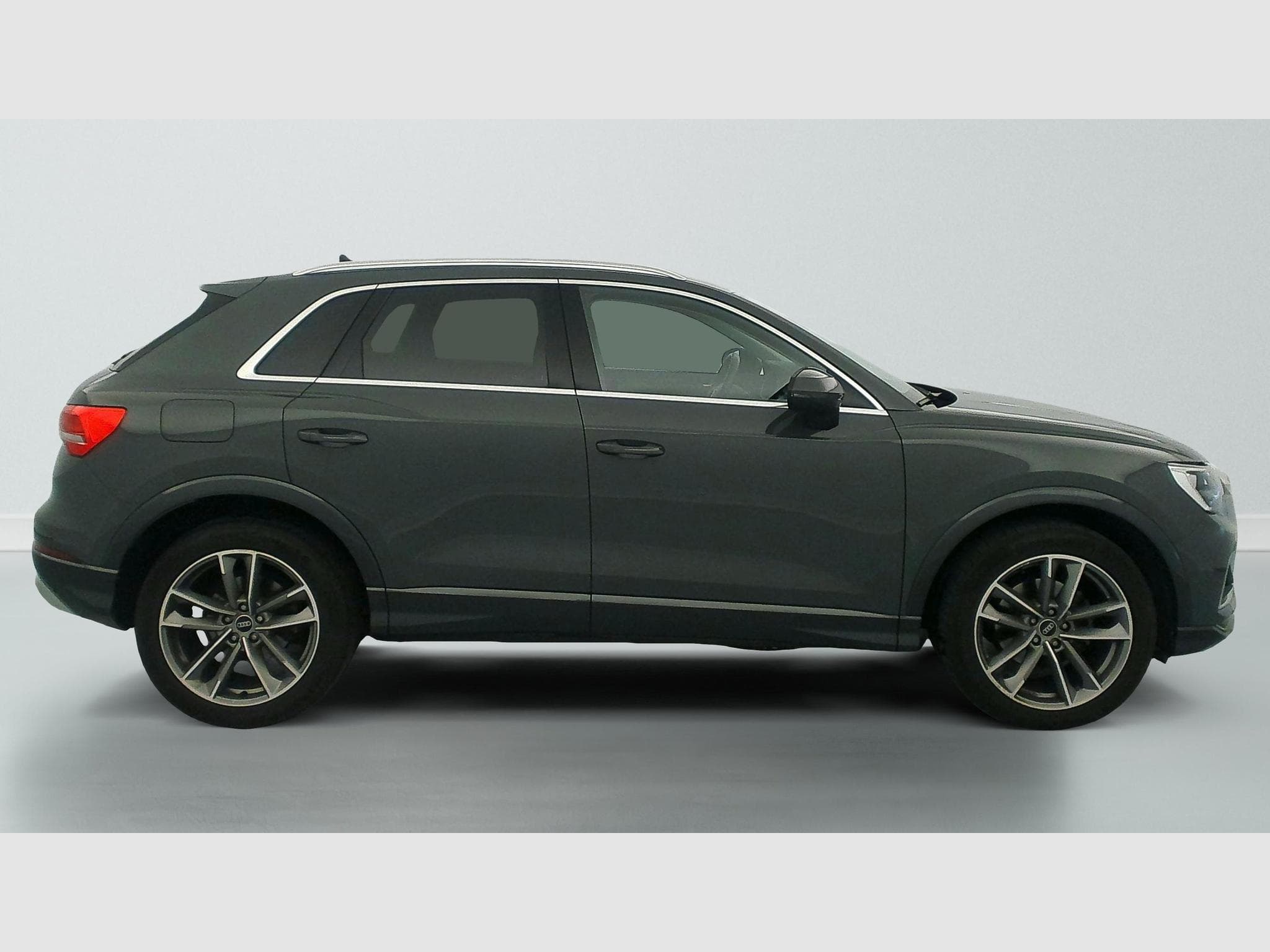 Audi Q3 35 TDI 150 ch S tronic 7 Design (2023) - Photo 8