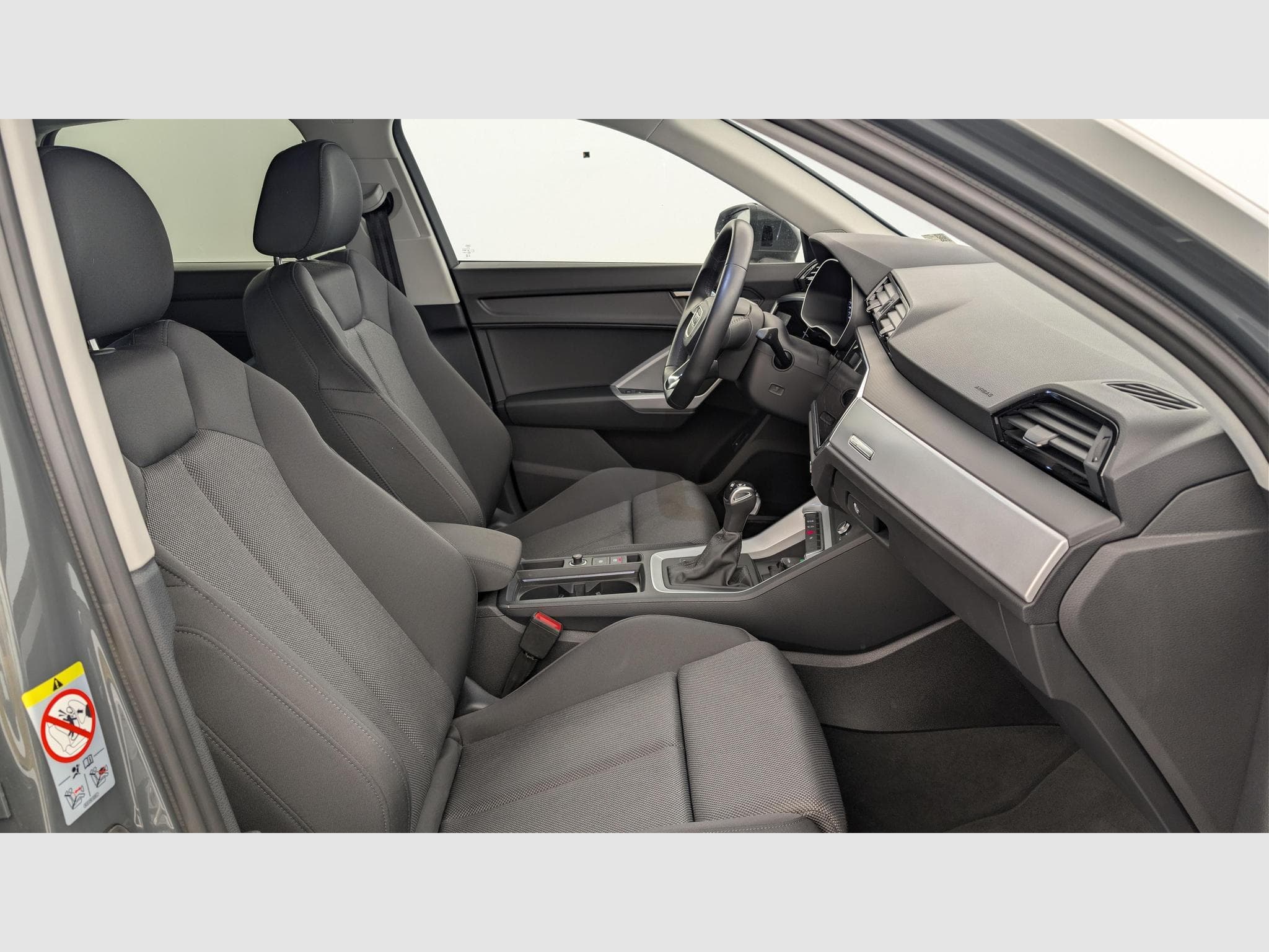 Audi Q3 35 TDI 150 ch S tronic 7 Design (2023) - Photo 9
