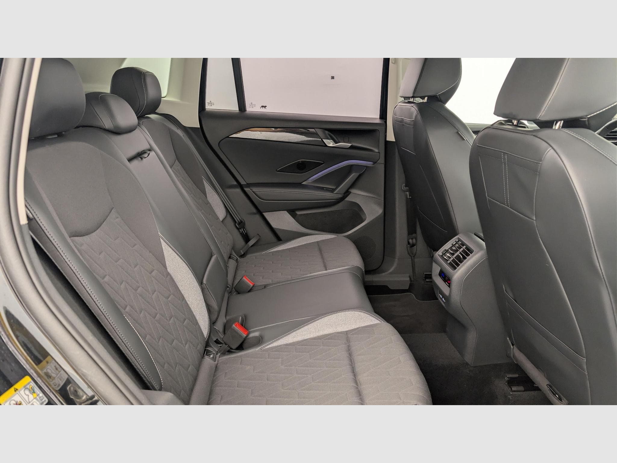 VW Tiguan 1.5 eTSI 131ch DSG7 VW Edition (2025) - Photo 10