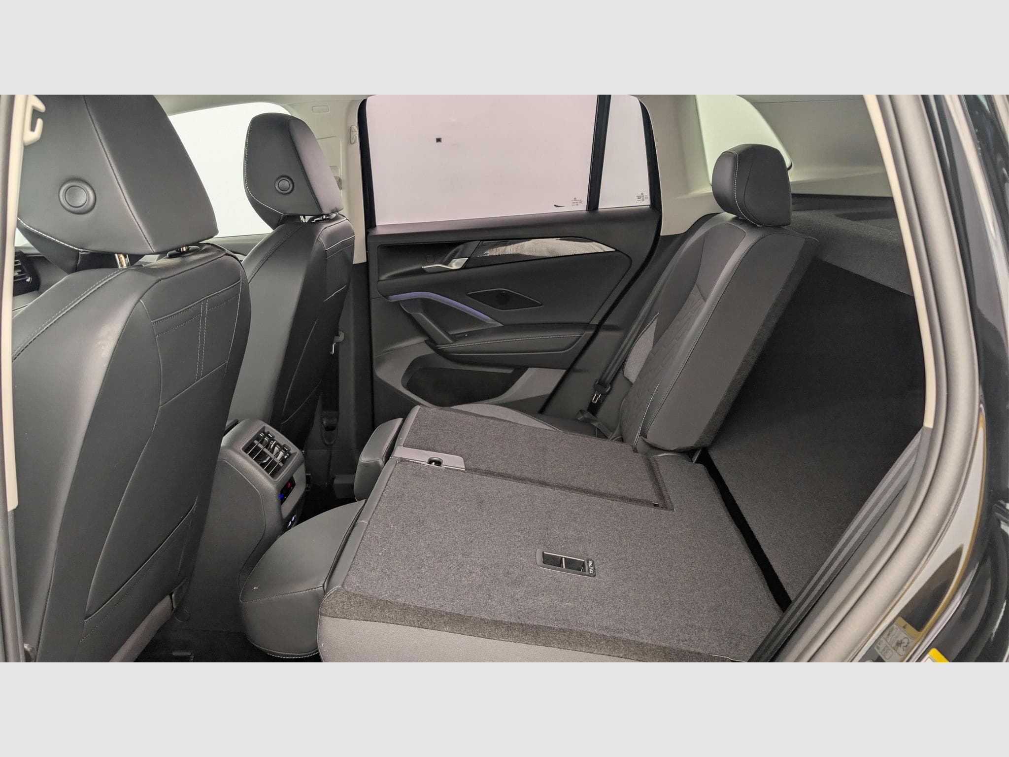 VW Tiguan 1.5 eTSI 131ch DSG7 VW Edition (2025) - Photo 12