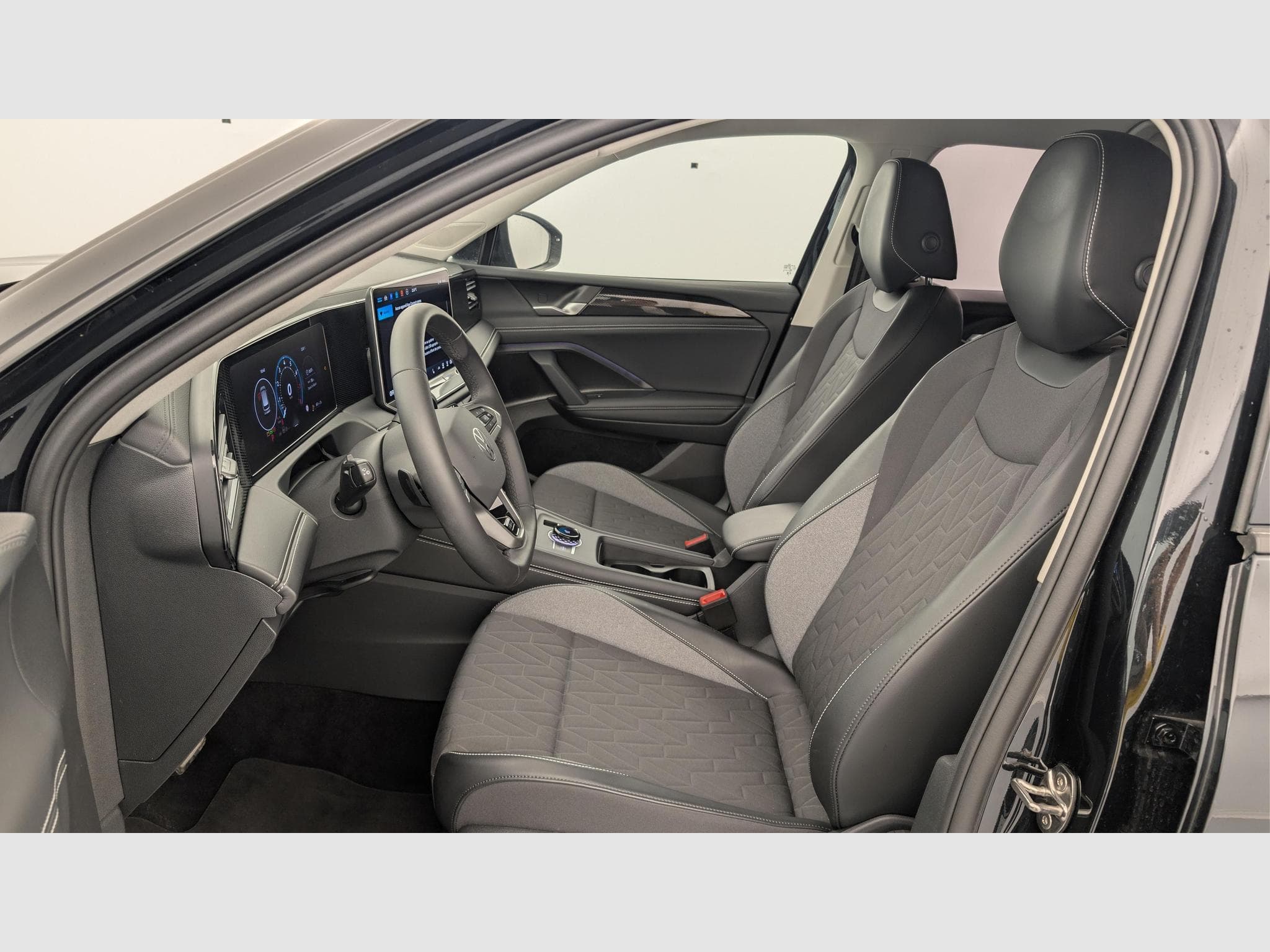 VW Tiguan 1.5 eTSI 131ch DSG7 VW Edition (2025) - Photo 16