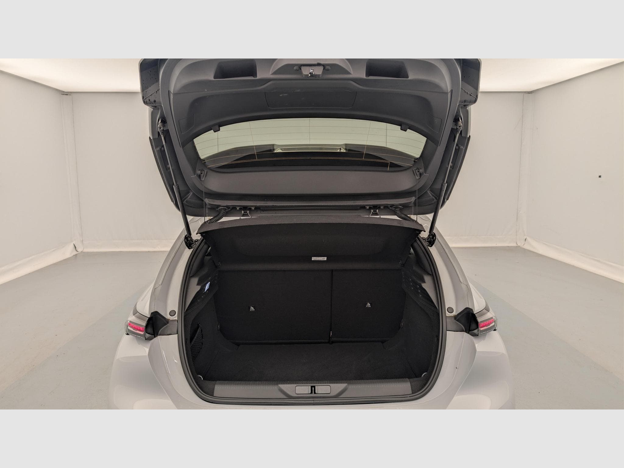 Peugeot 308 Hybrid 145 e-DCS6 Allure (2025) - Photo 11