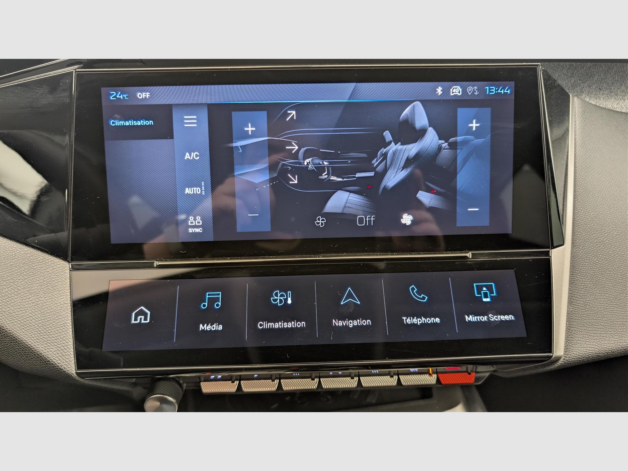 Peugeot 308 Hybrid 145 e-DCS6 Allure (2025) - Photo 20