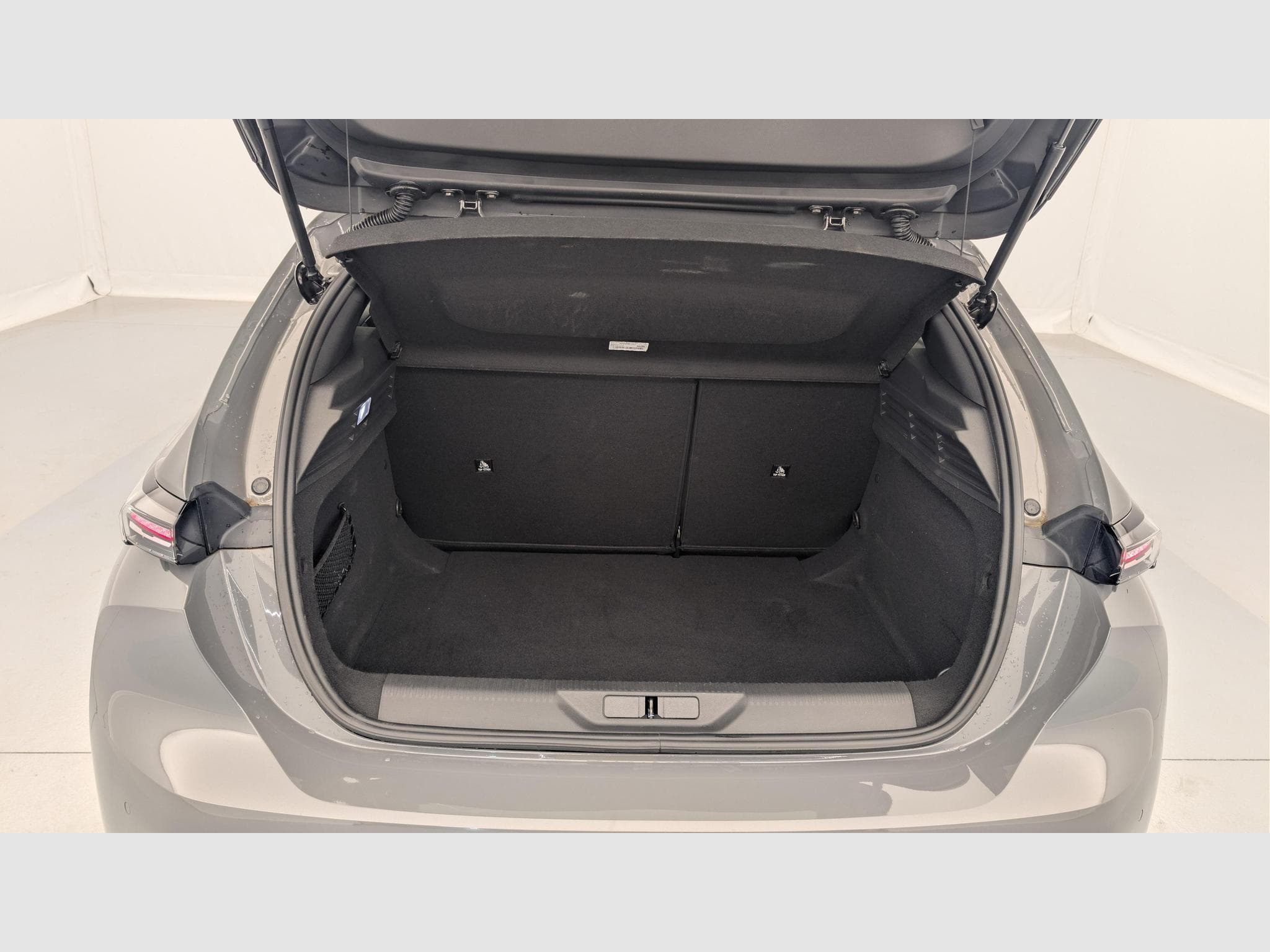 Peugeot 308 Hybrid 145 e-DCS6 Allure (2025) - Photo 11