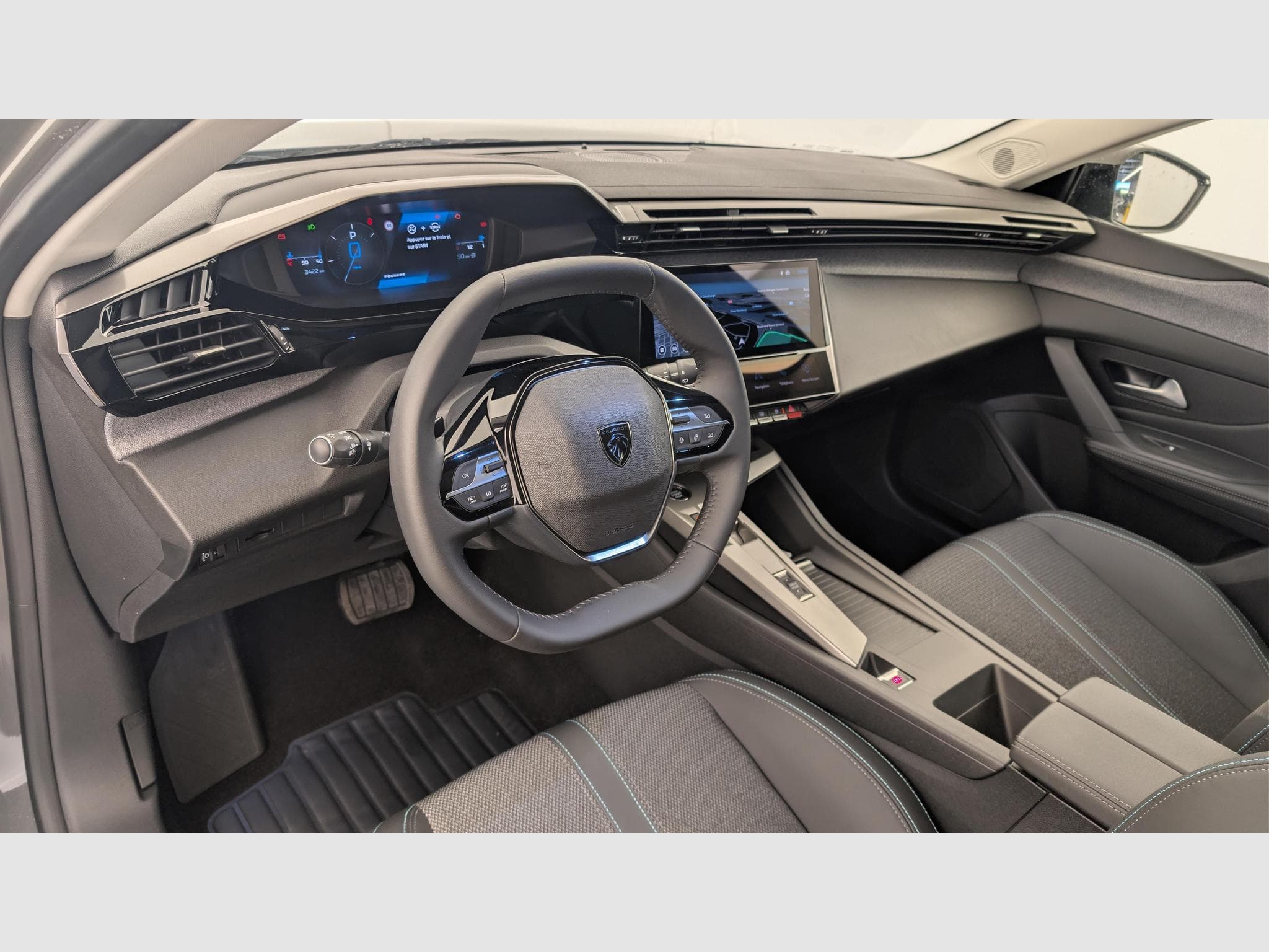 Peugeot 308 Hybrid 145 e-DCS6 Allure (2025) - Photo 15