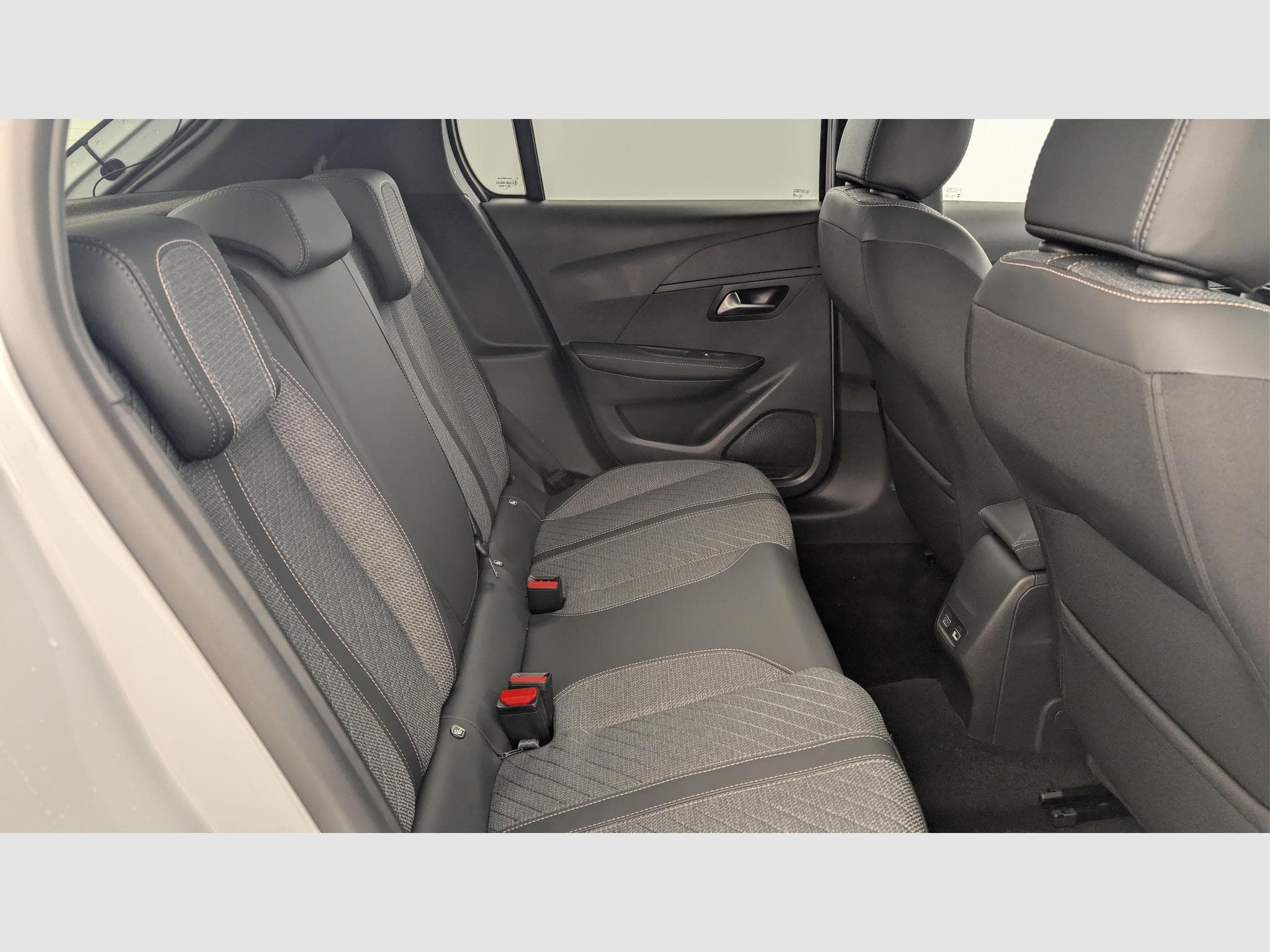 Peugeot 208 Hybrid 110 ch e-DCS6 Allure (2026) - Photo 10