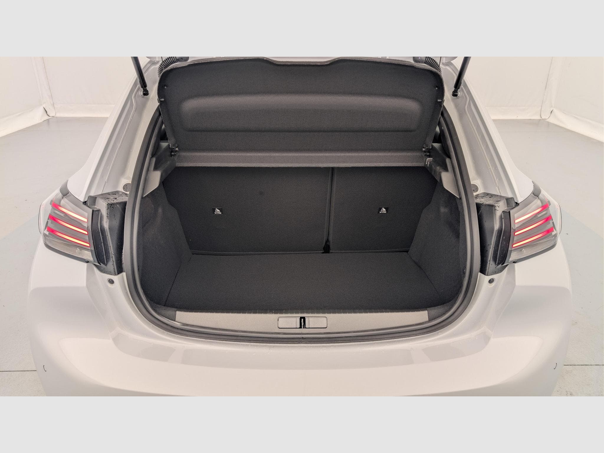 Peugeot 208 Hybrid 110 ch e-DCS6 Allure (2026) - Photo 11