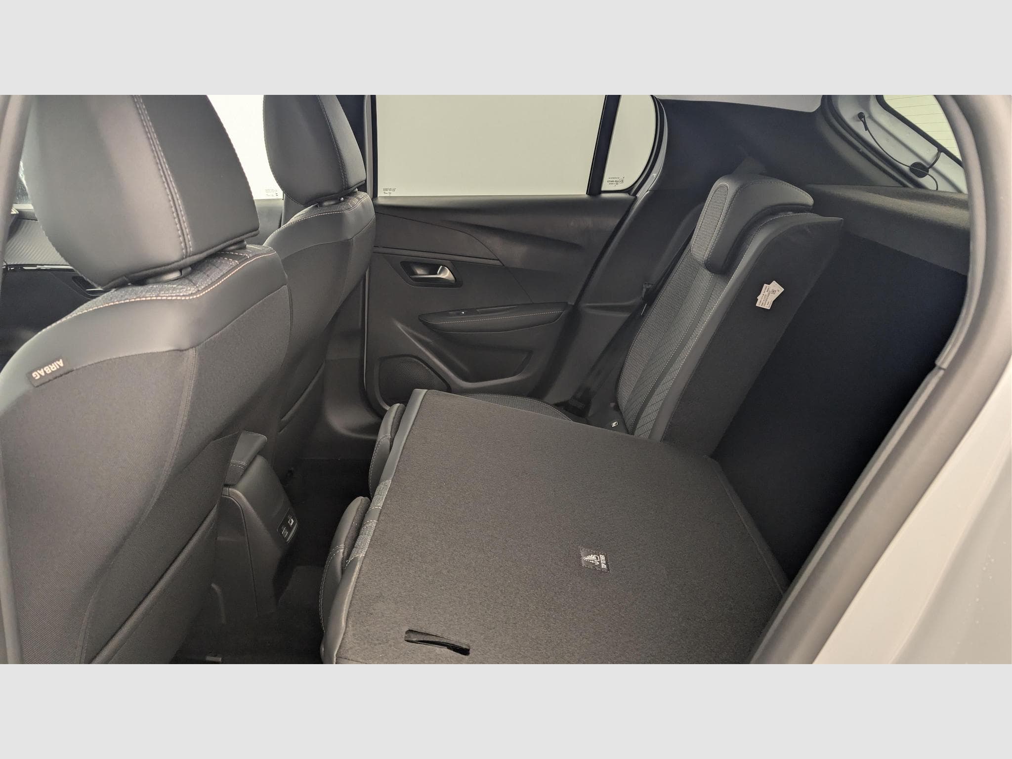 Peugeot 208 Hybrid 110 ch e-DCS6 Allure (2026) - Photo 12