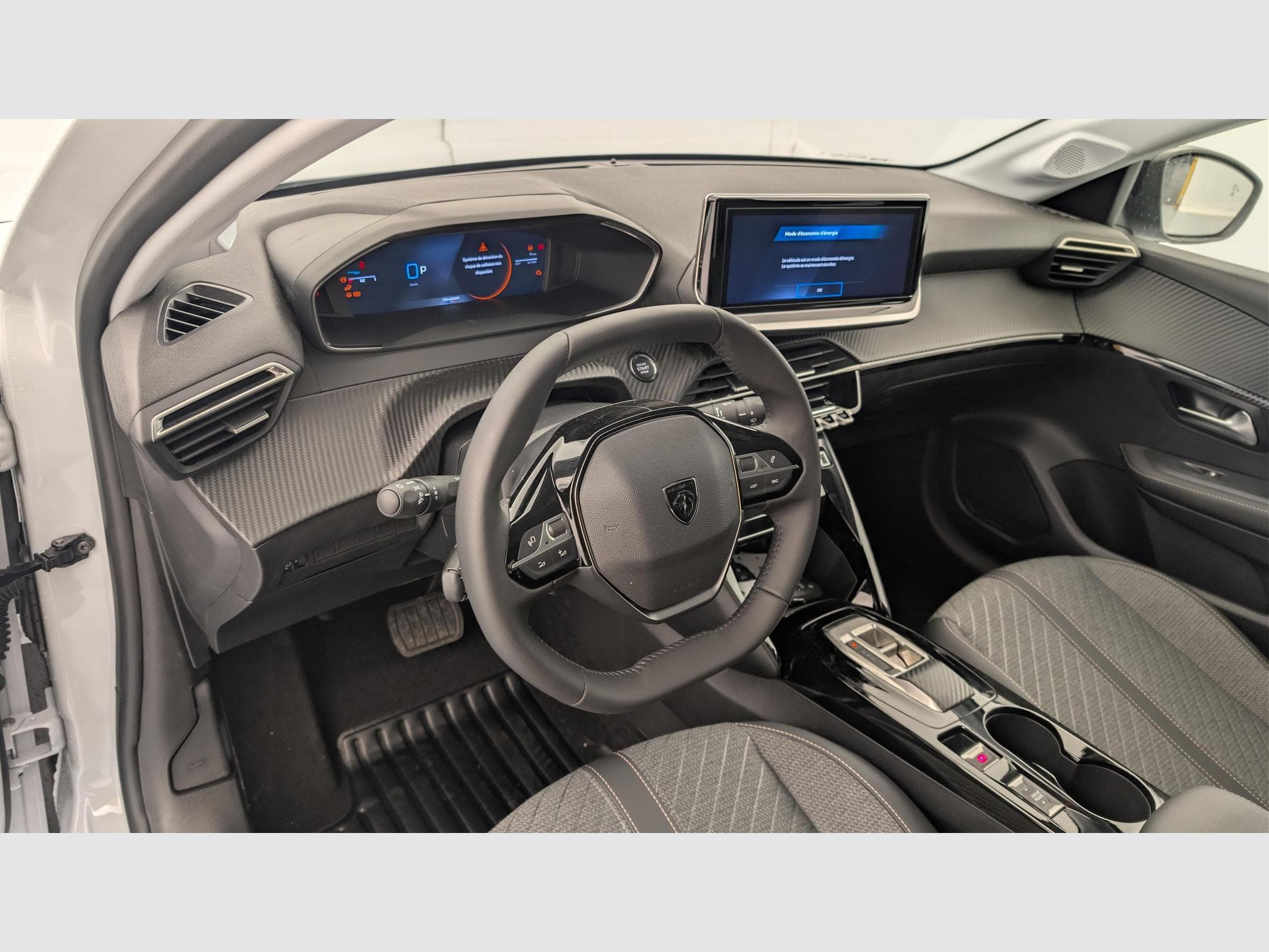 Peugeot 208 Hybrid 110 ch e-DCS6 Allure (2026) - Photo 15