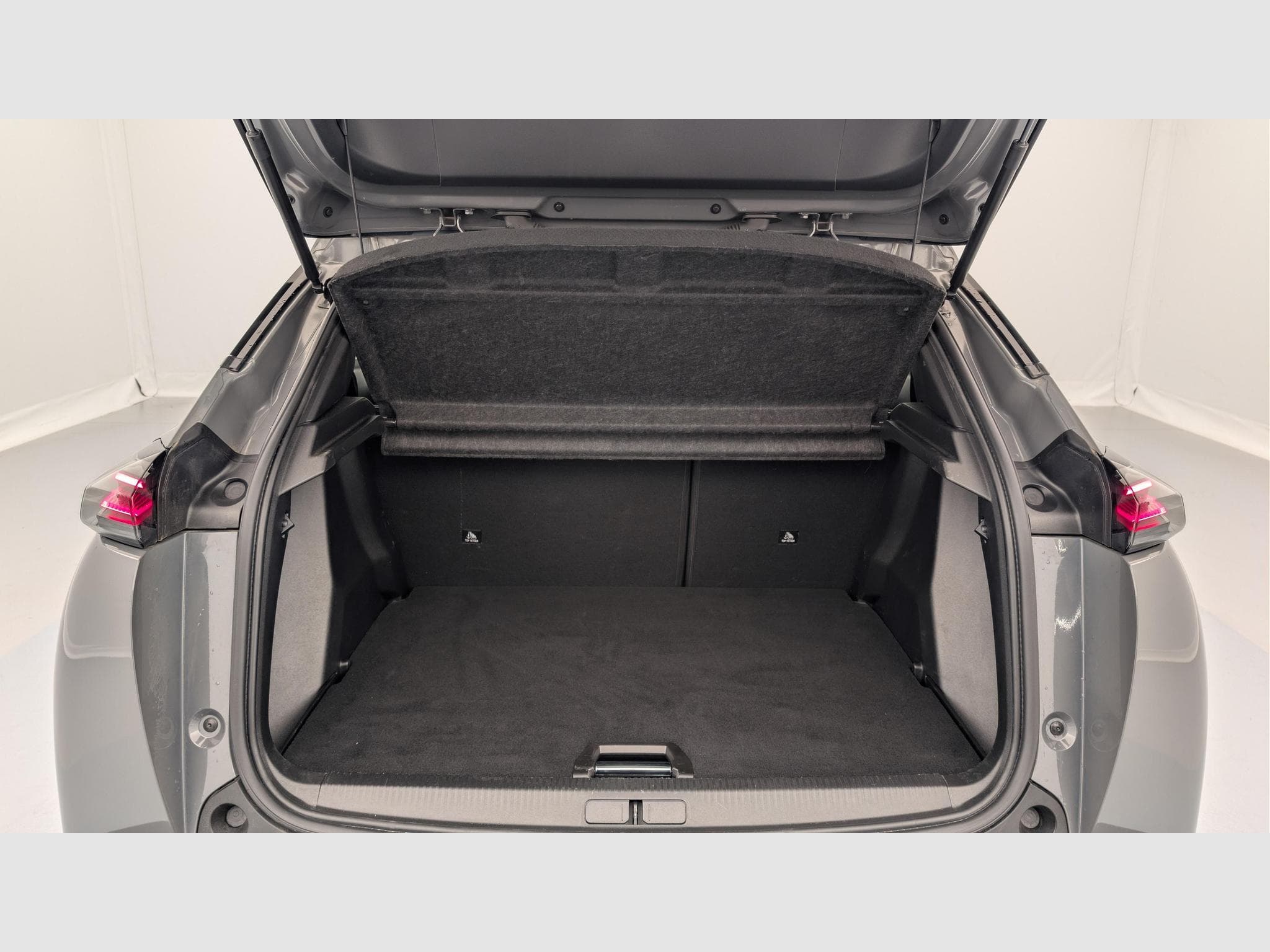 Peugeot 2008 PureTech 100 S&S BVM6 Allure (2024) - Photo 11