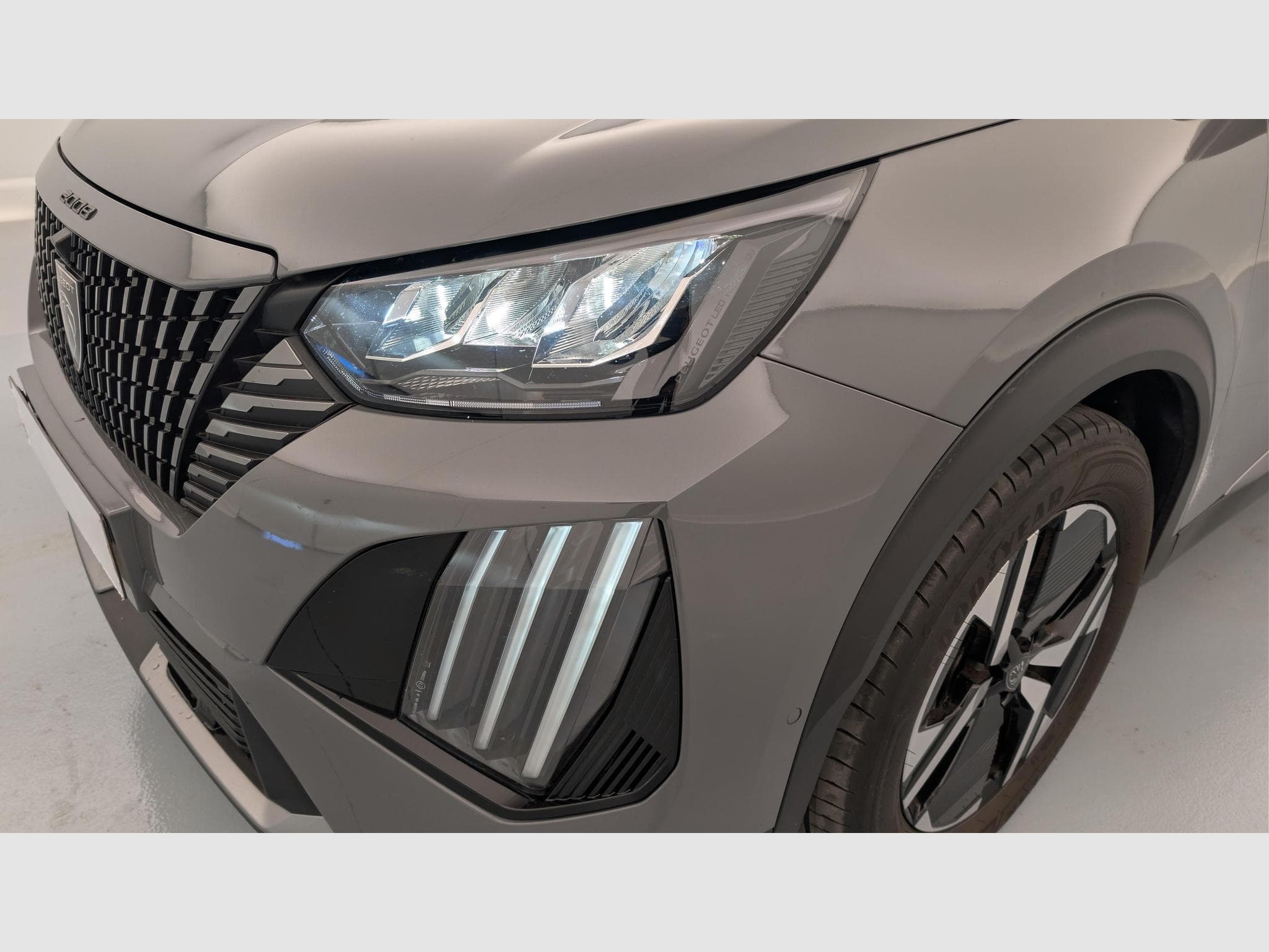 Peugeot 2008 PureTech 100 S&S BVM6 Allure (2024) - Photo 20