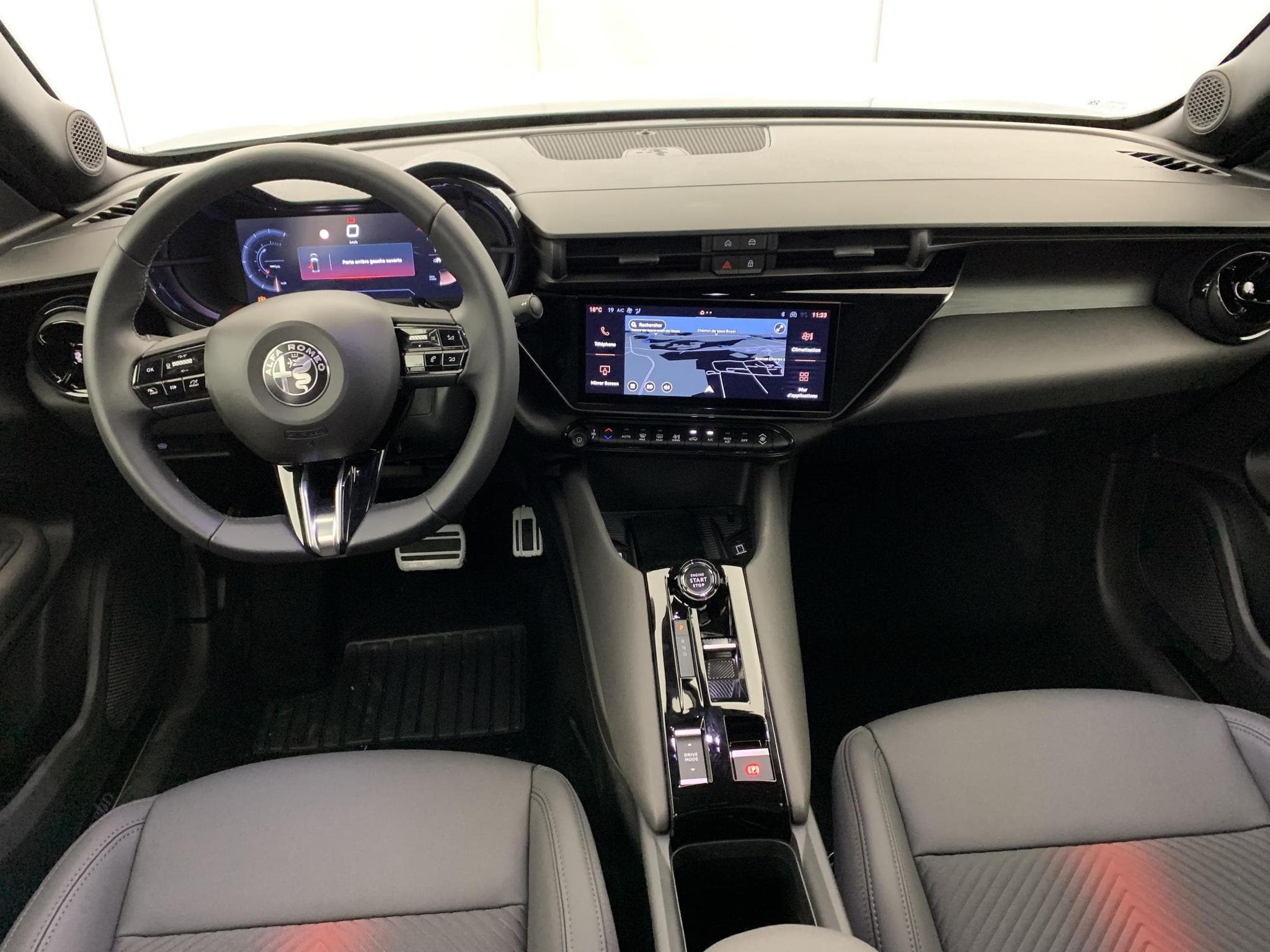 Alfa-Romeo Junior 1.2 Ibrida 145 ch e-DCT6 Ti (2026) - Photo 14