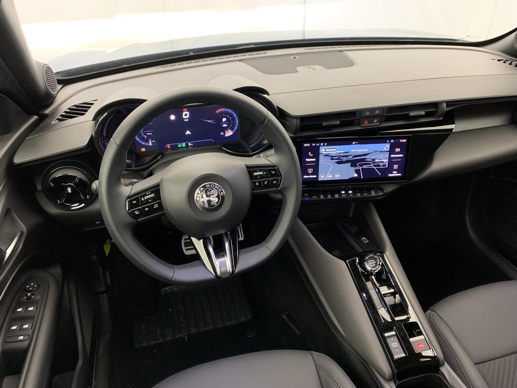 Alfa-Romeo Junior 1.2 Ibrida 145 ch e-DCT6 Ti (2026) - Photo 15