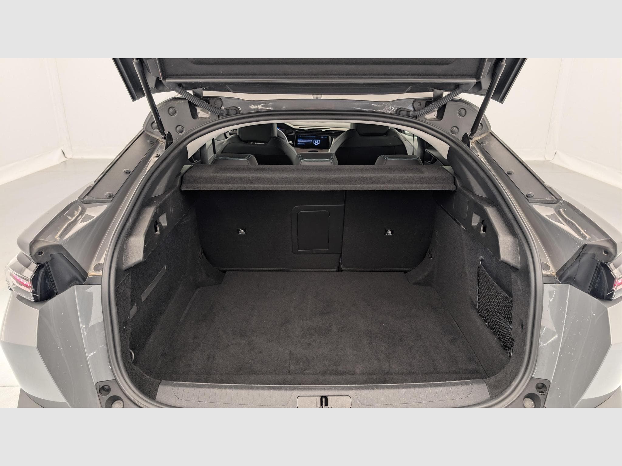 Peugeot 408 Hybrid 145 e-DCS6 Allure (2025) - Photo 11