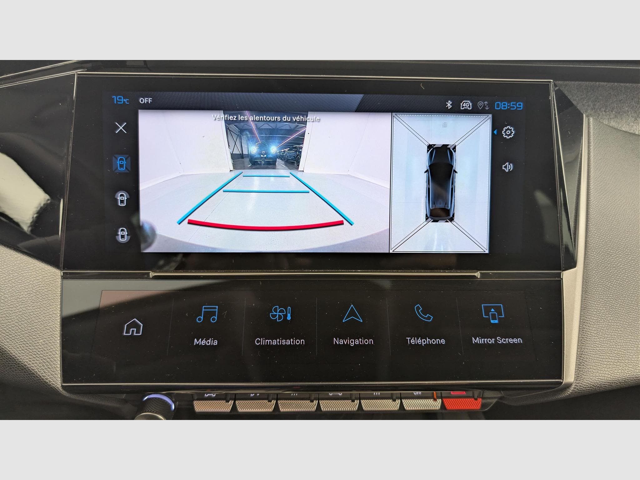 Peugeot 408 Hybrid 145 e-DCS6 Allure (2025) - Photo 18