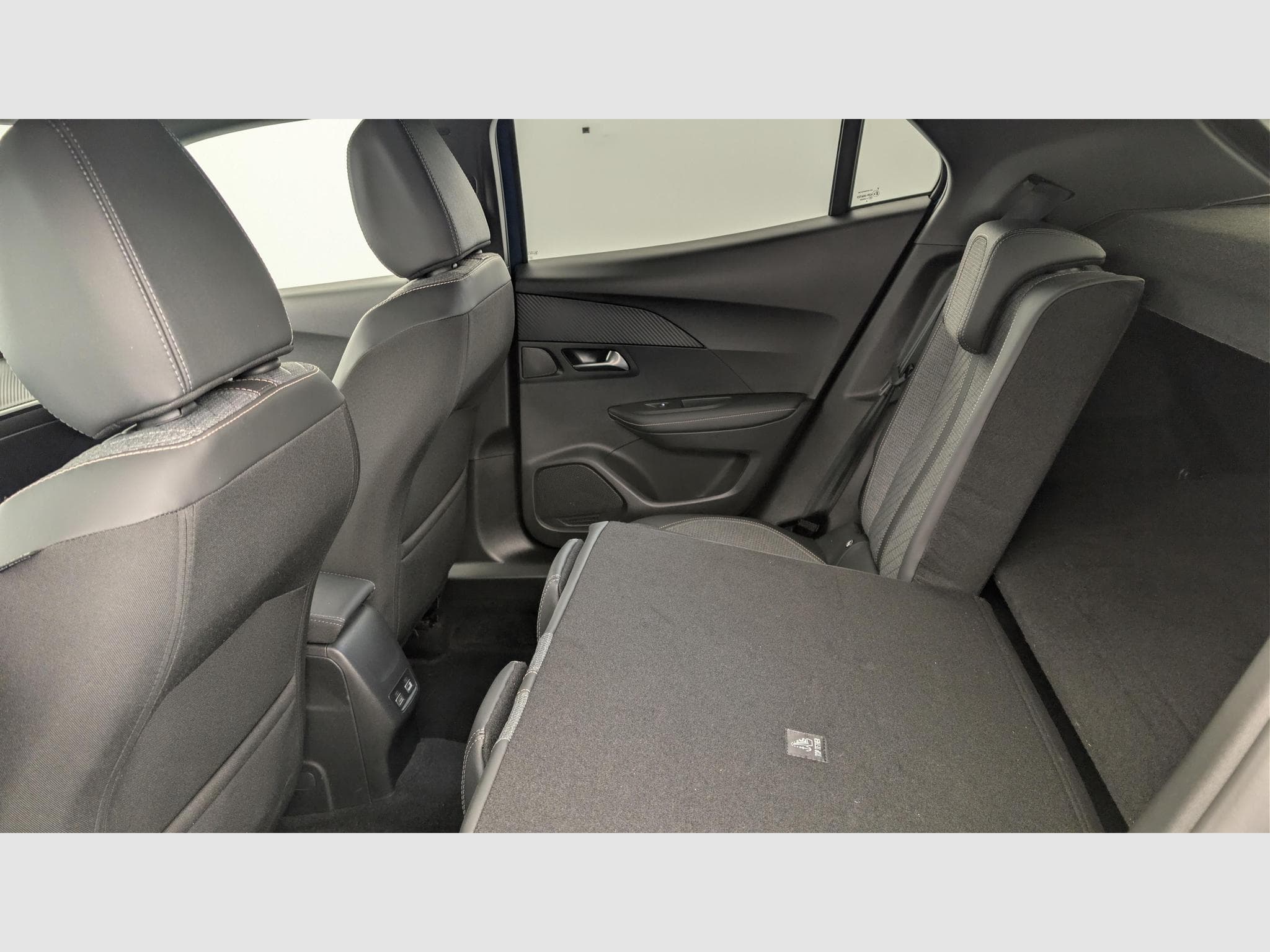 Peugeot 2008 100 S&S BVM6 Allure (2025) - Photo 12