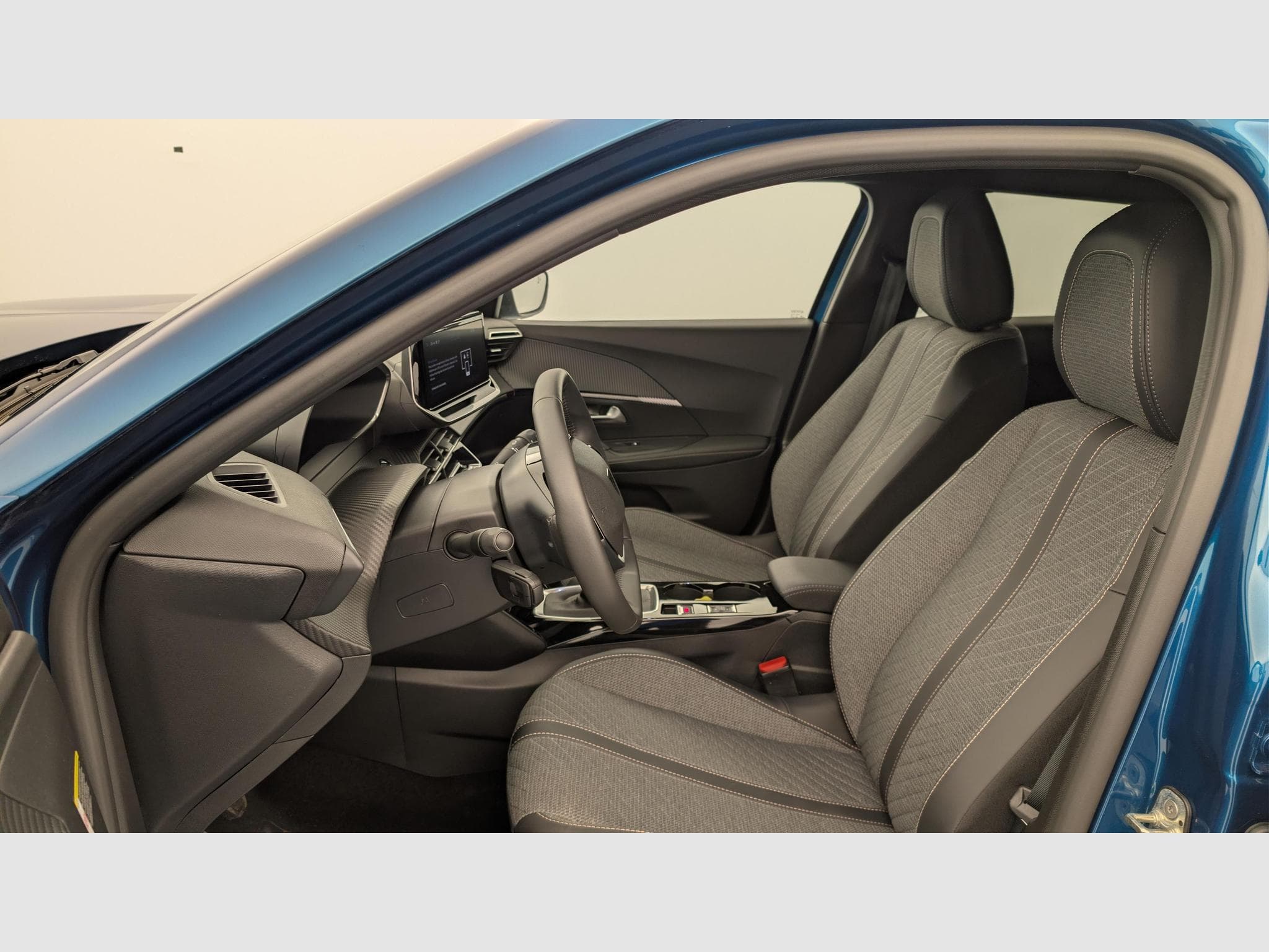 Peugeot 2008 100 S&S BVM6 Allure (2025) - Photo 16